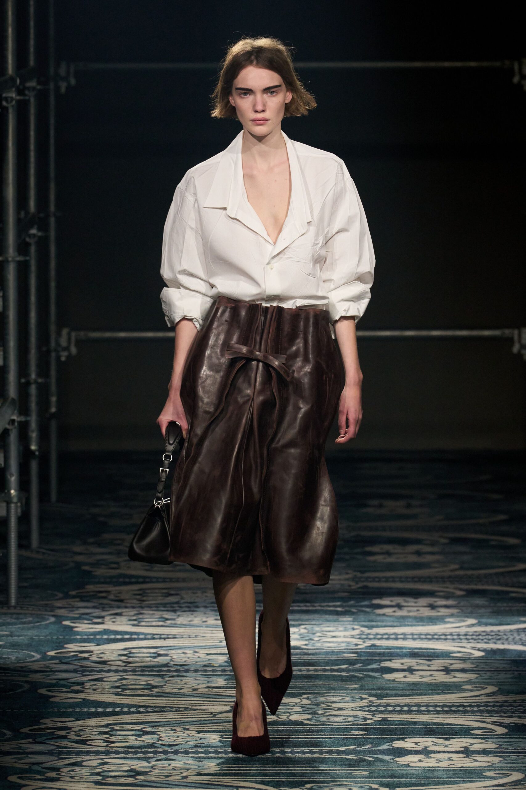 brown leather fitted high-waisted pleated skirt