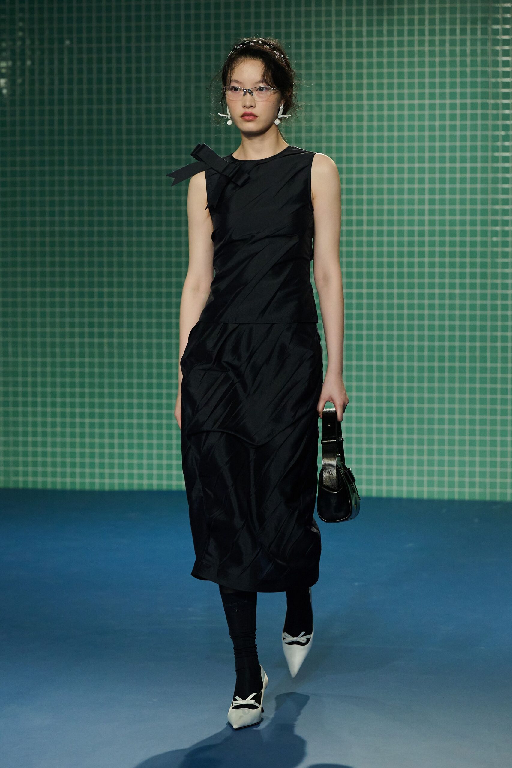 black fitted sleeveless dress