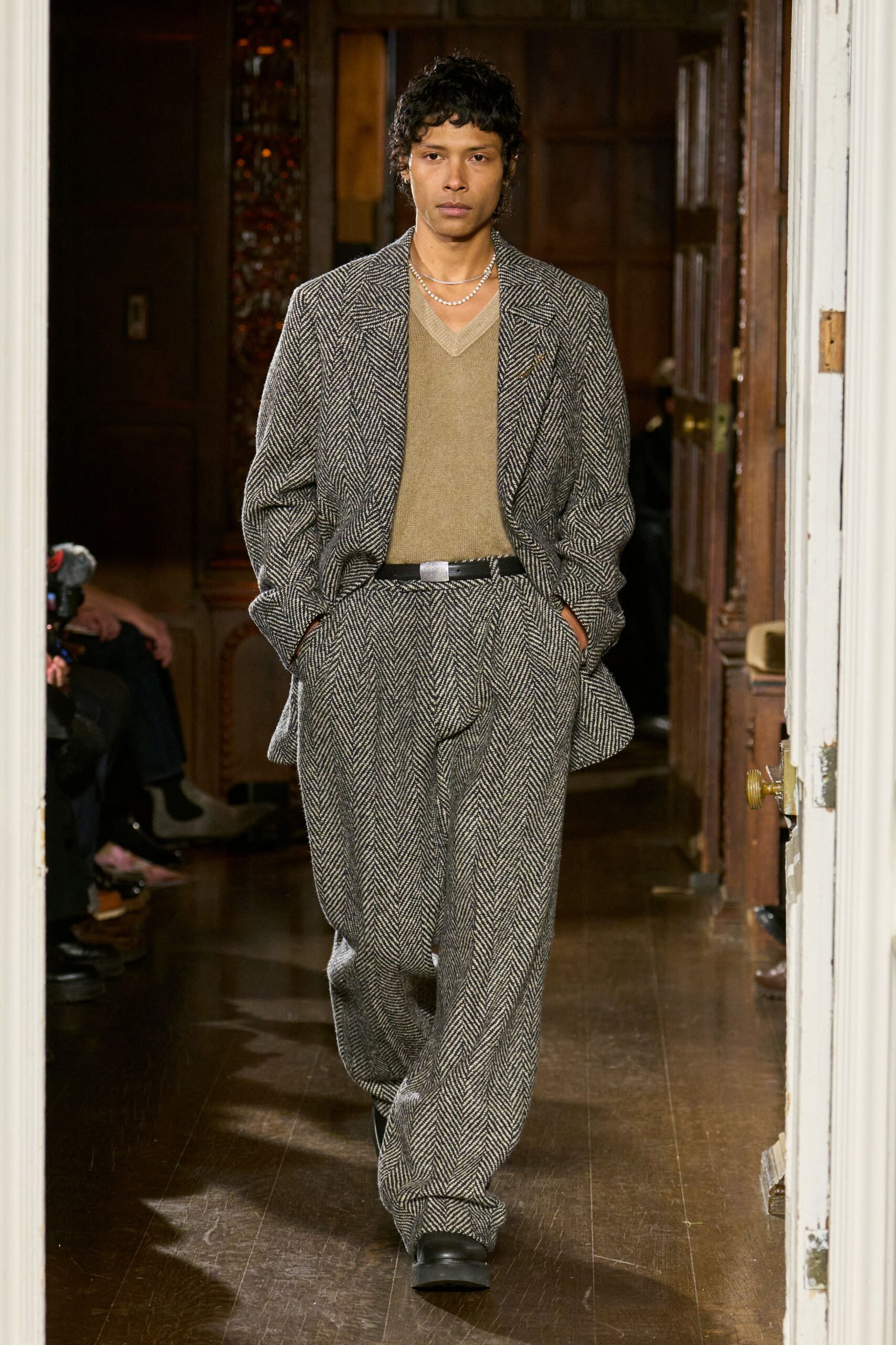 gray wool long-sleeve v-neck tailored checked suit
