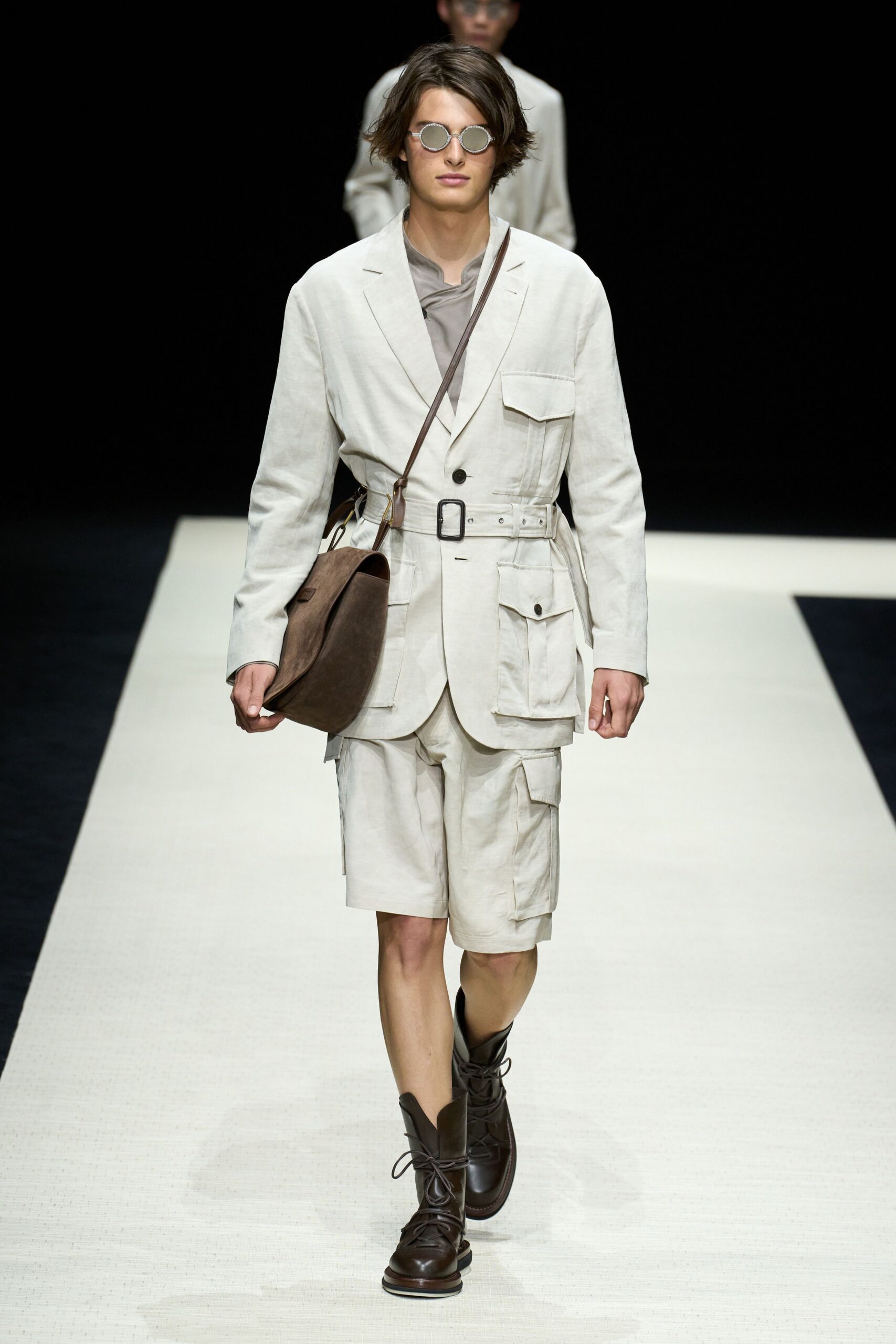 beige cotton relaxed cargo short shorts