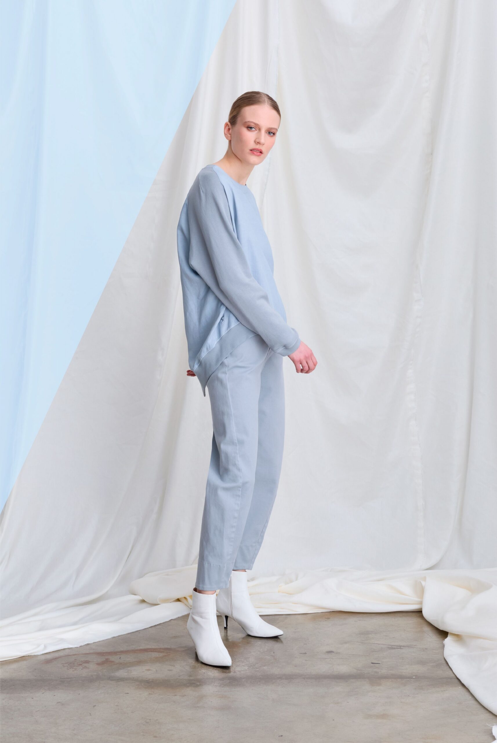 blue cotton fitted high-waisted straight-leg pants