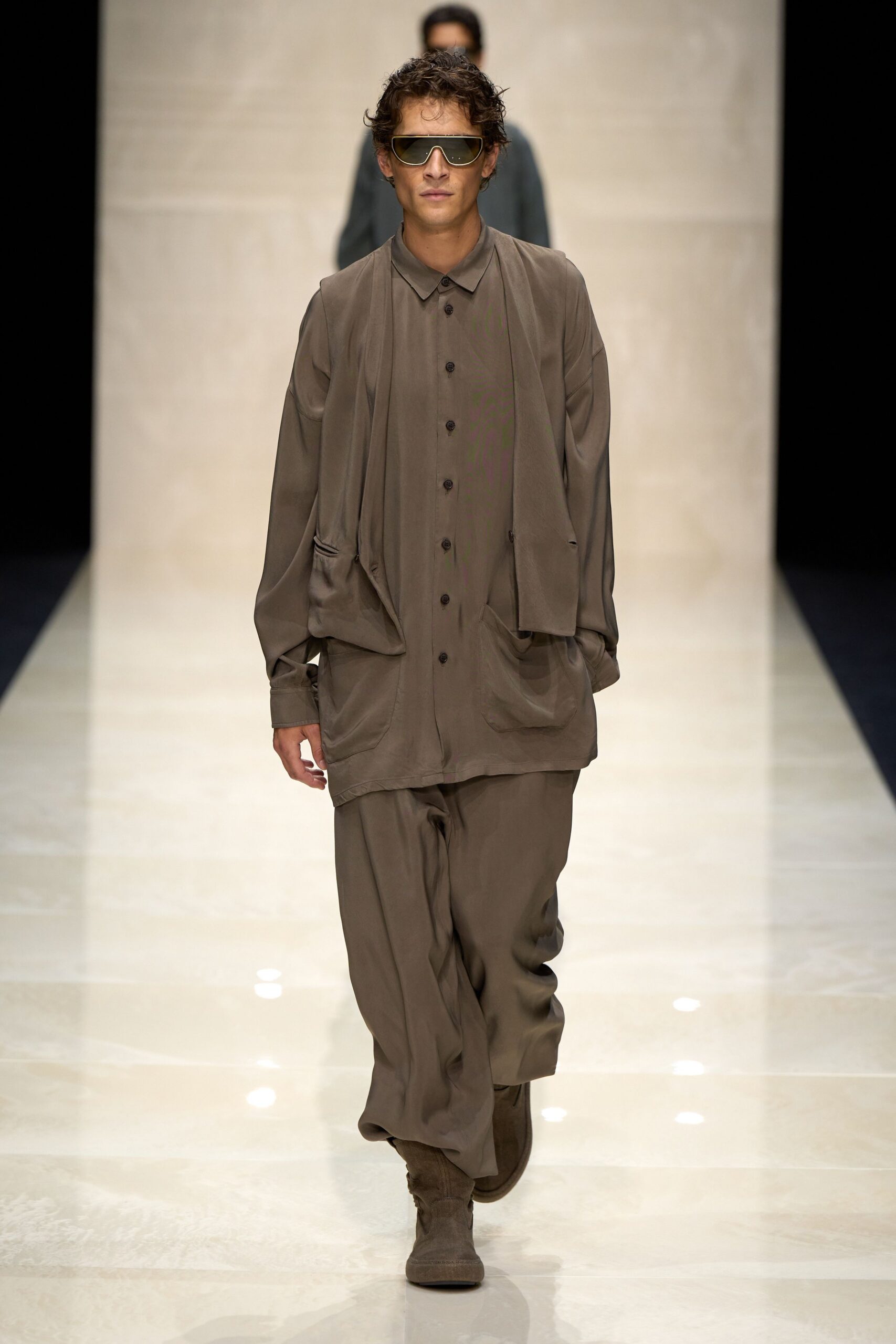 brown cotton long-sleeve collared relaxed buttoned shirt