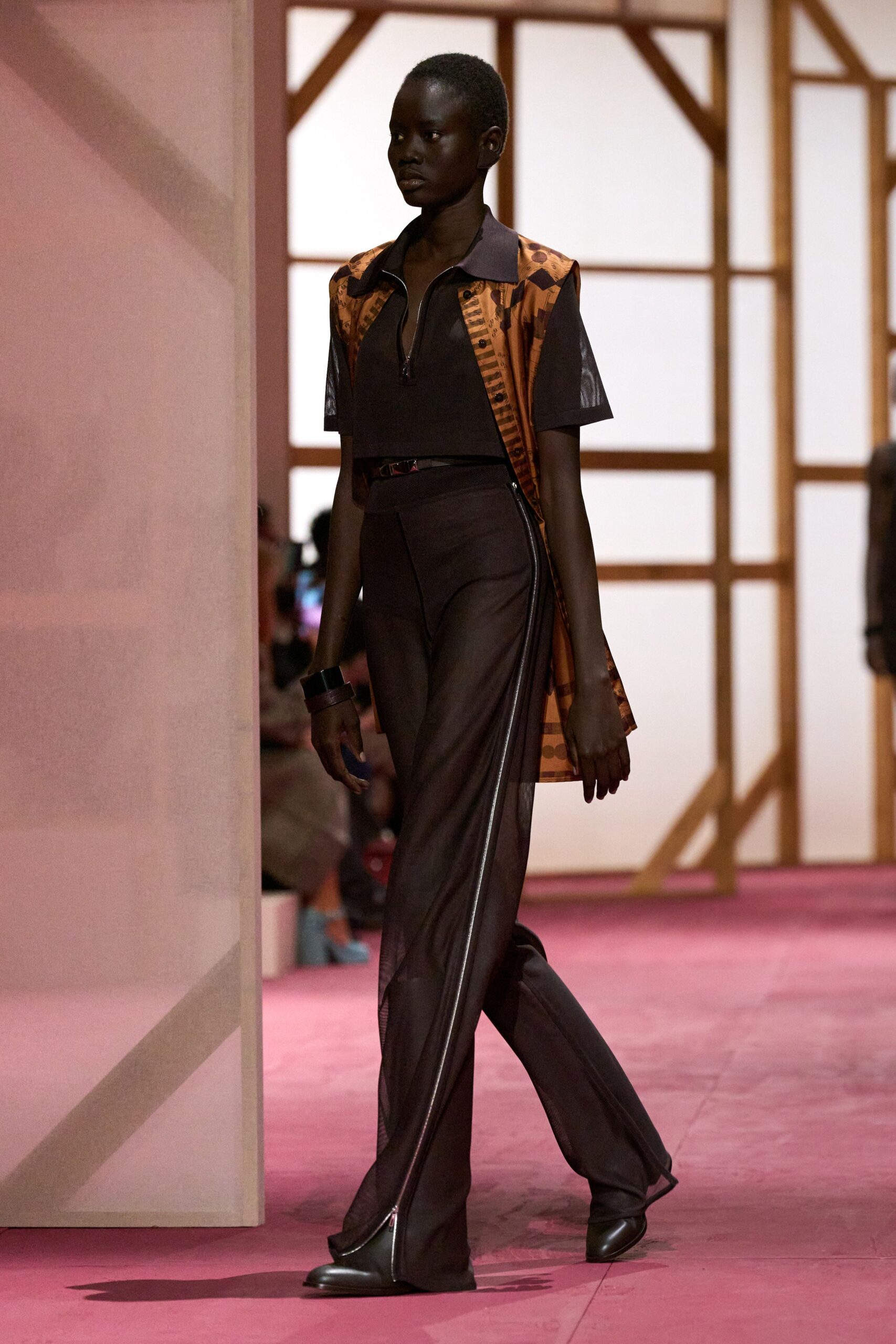 black silk short-sleeve collared fitted zippered shirt