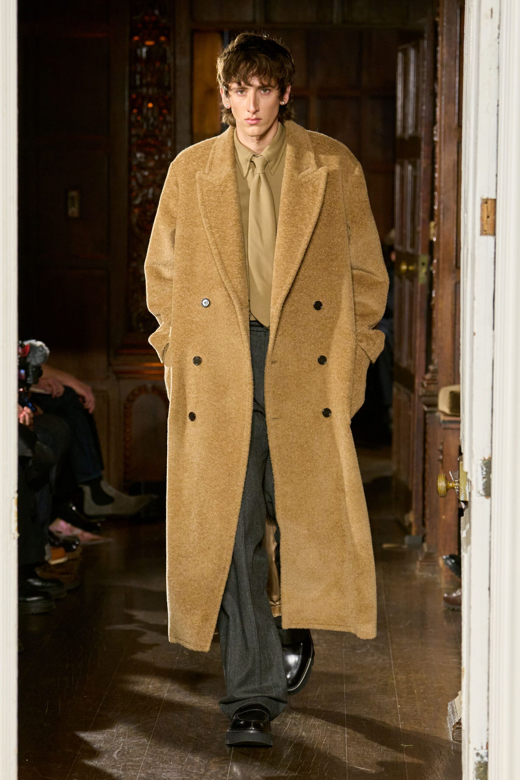brown wool long-sleeve collared oversized coat