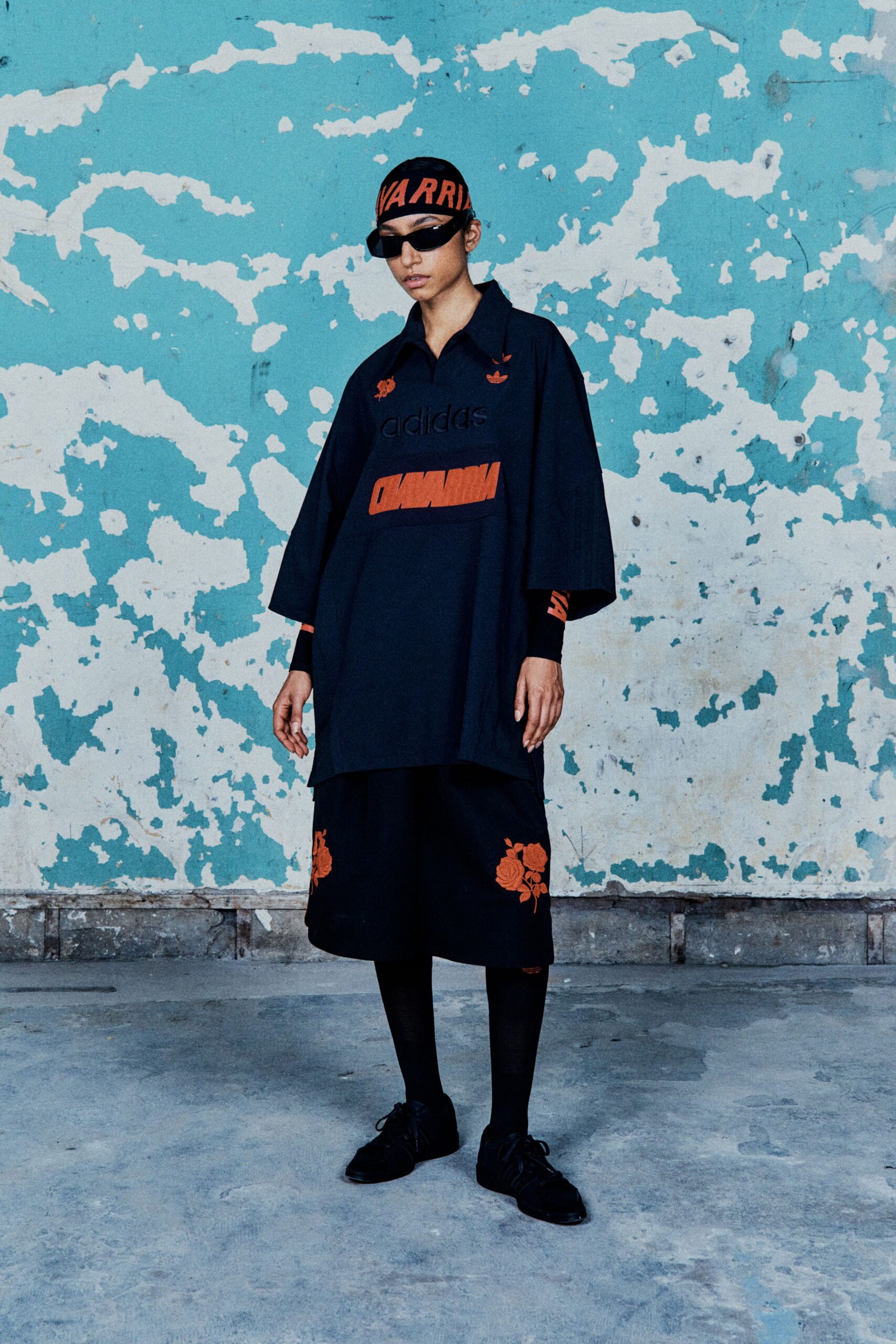 black cotton long-sleeve collared oversized printed shirt