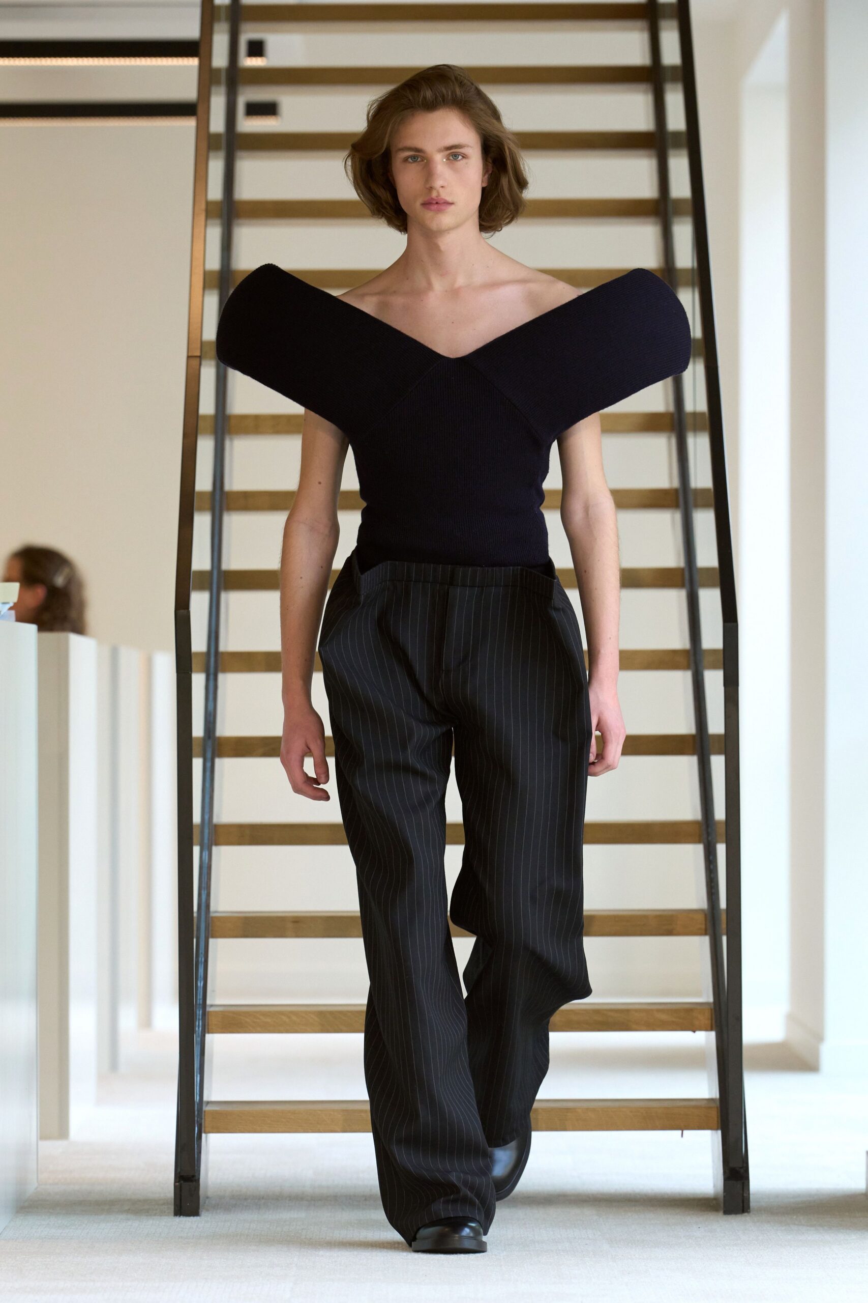 black wool sleeveless v-neck fitted structured top