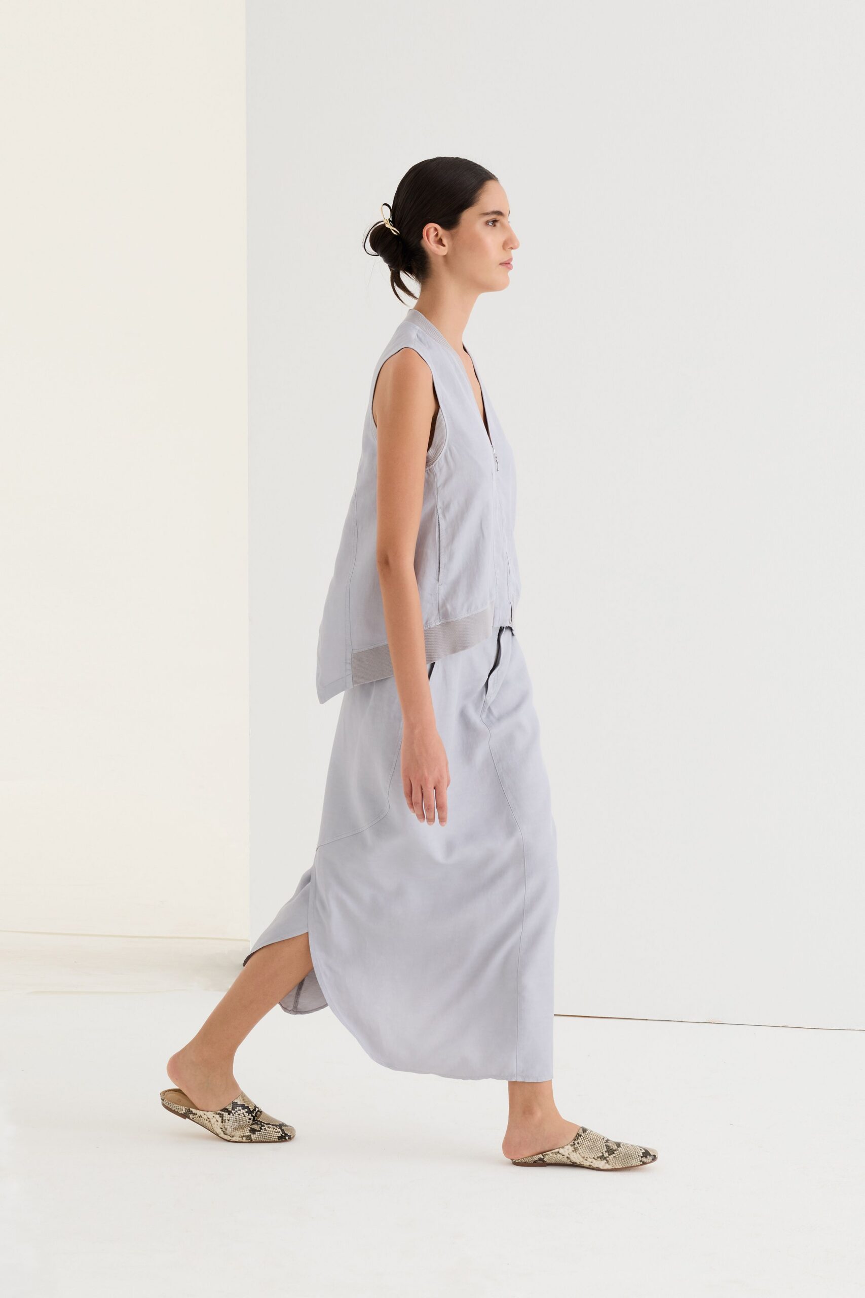 gray cotton sleeveless v-neck relaxed pleated top