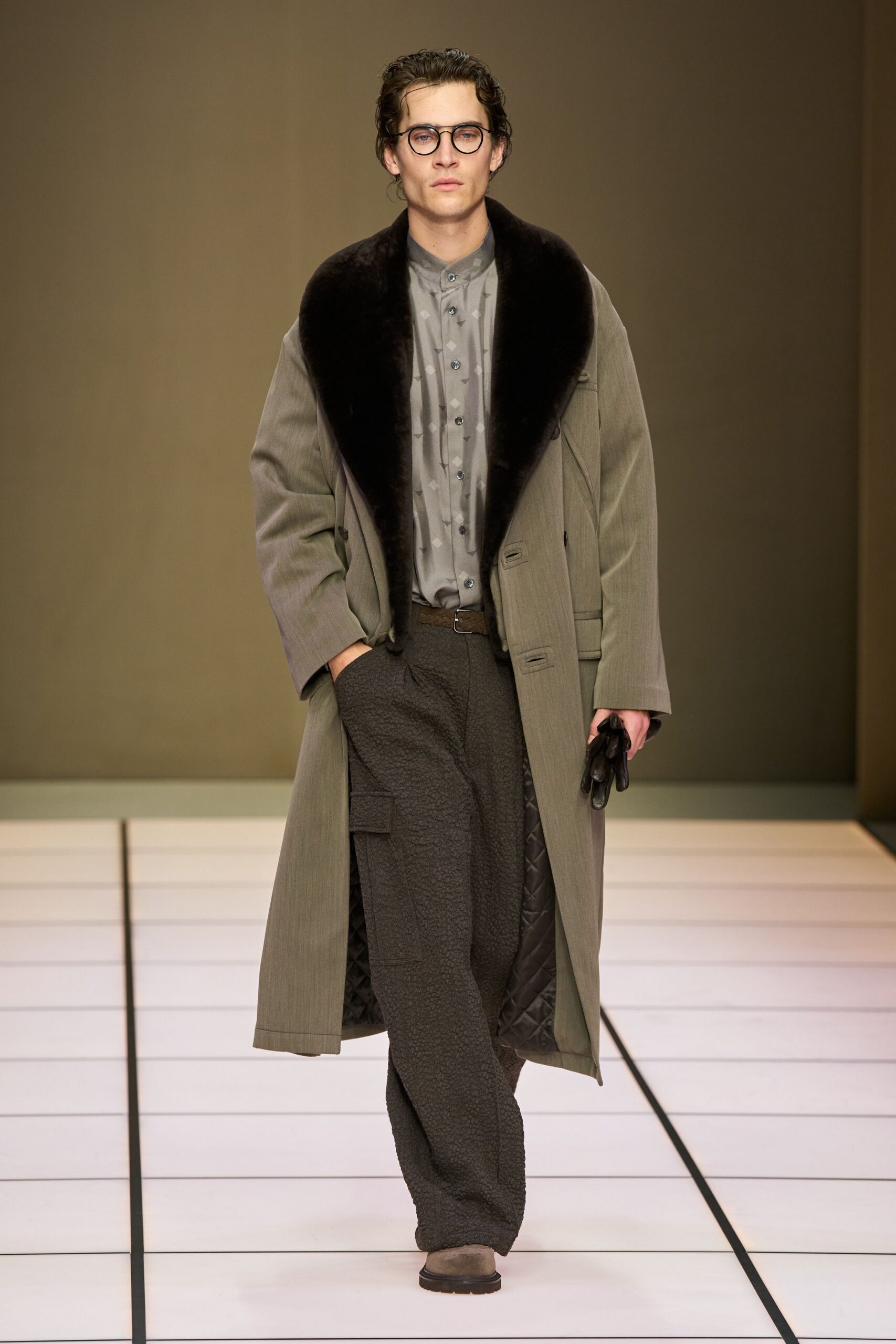 green wool long-sleeve collared relaxed buttoned coat