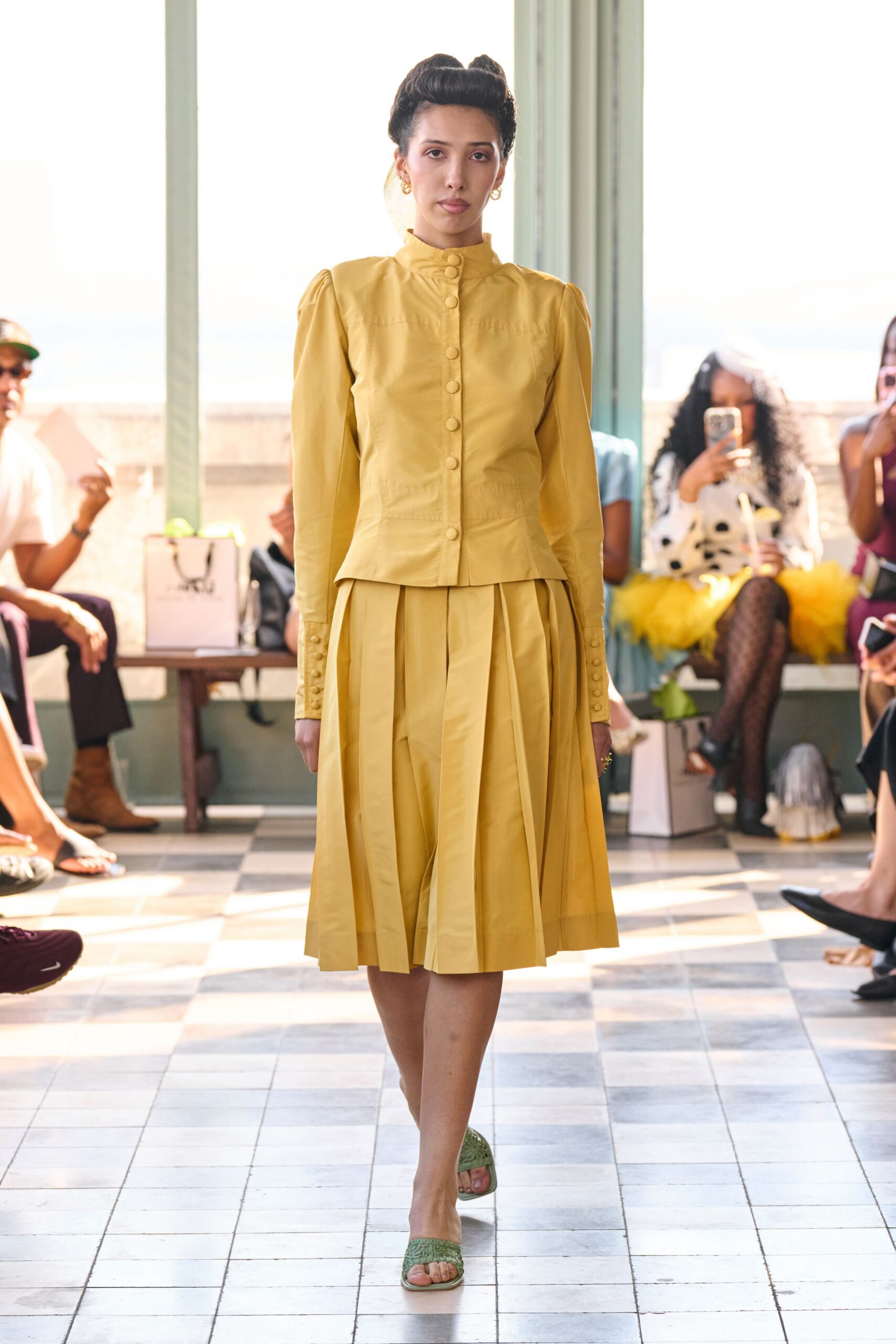 yellow cotton long-sleeve collared fitted buttoned pleated blazer