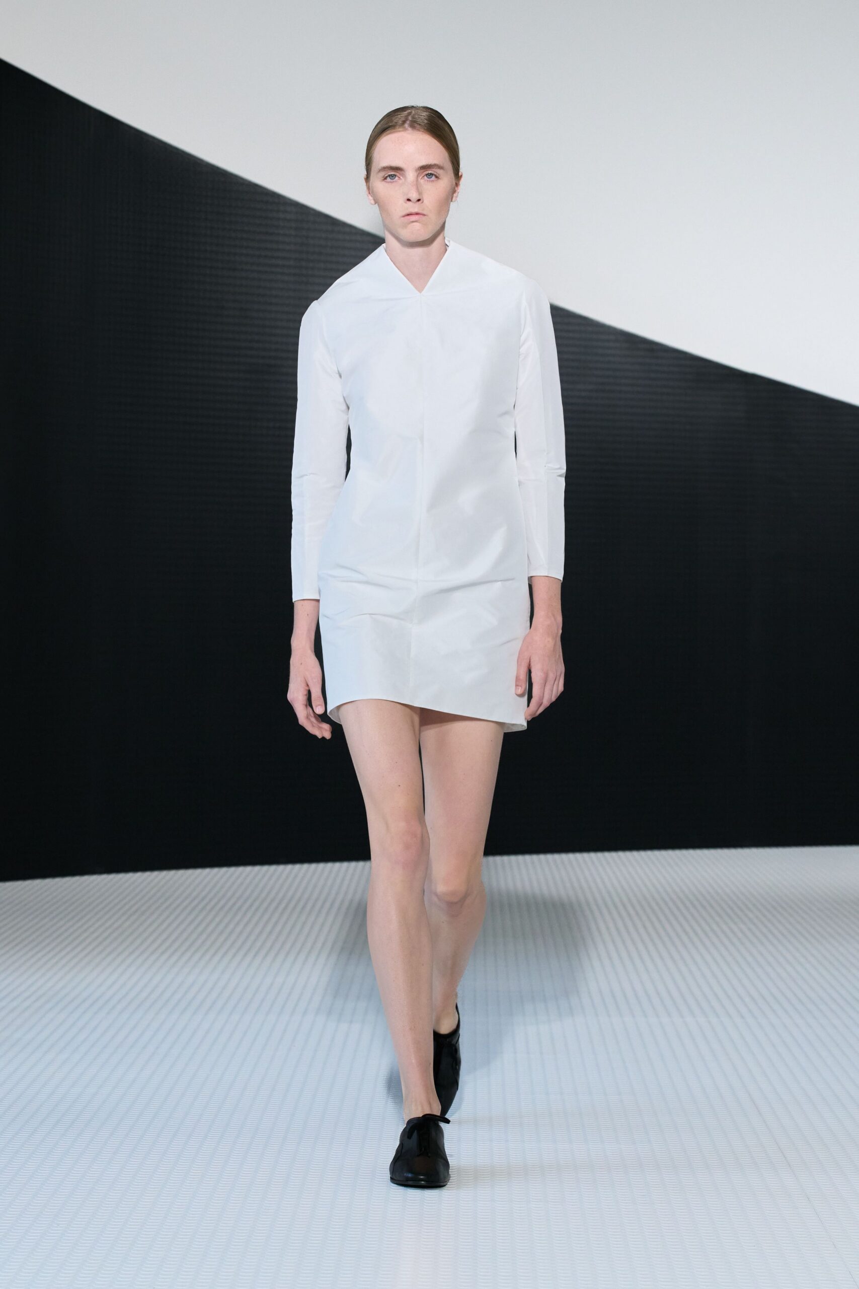 white cotton long-sleeve collared fitted straight-leg mini dress