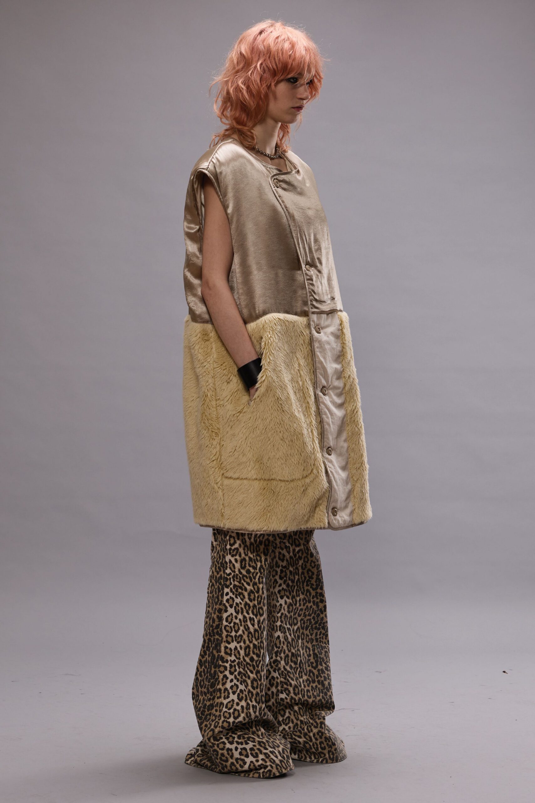 gold silk sleeveless relaxed pockets coat