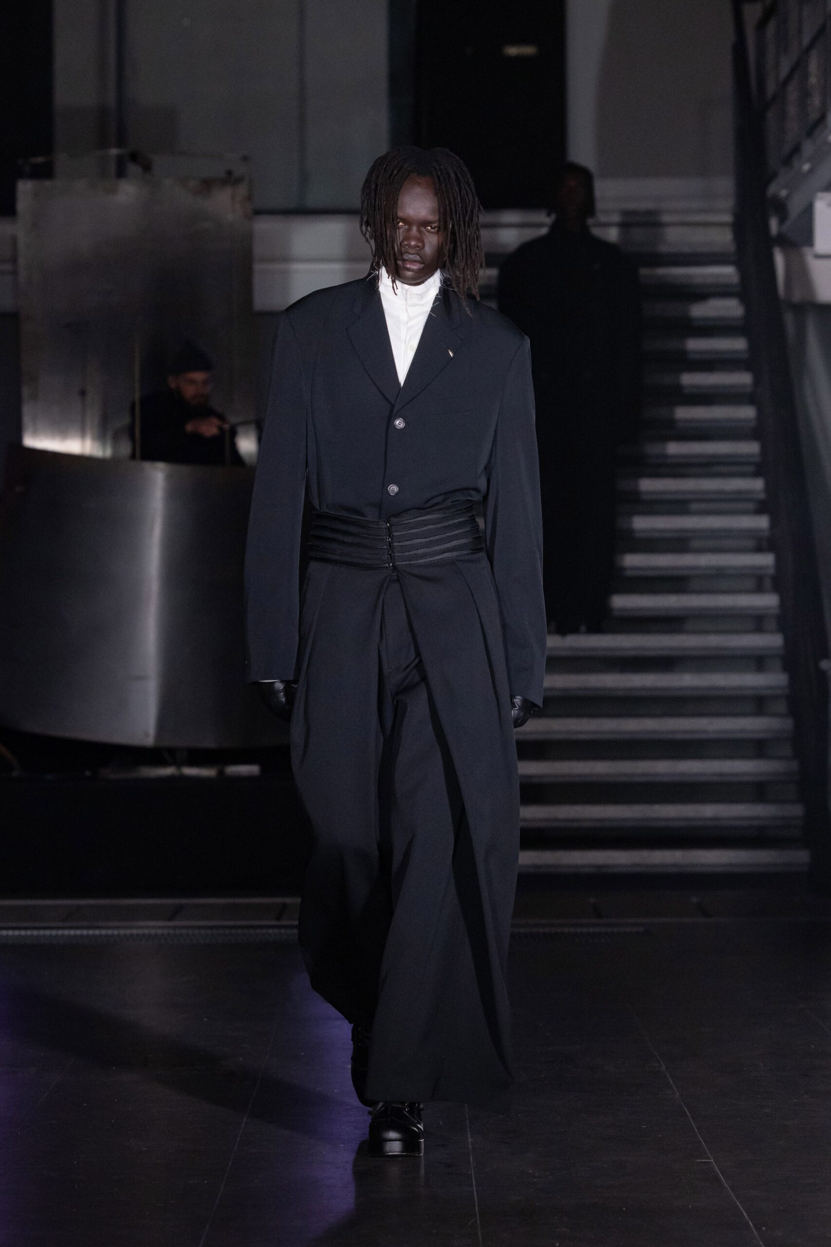 black wool long-sleeve collared tailored zippered pleated suit