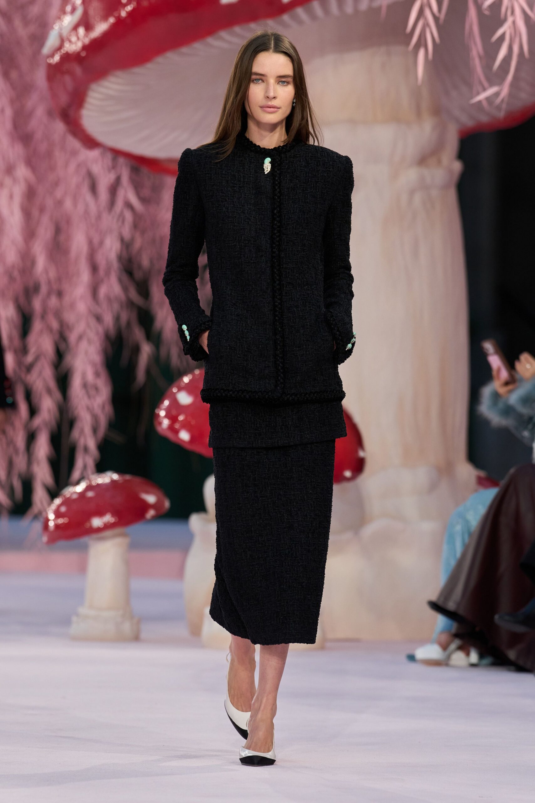 black tweed long-sleeve collared structured buttoned pockets suit