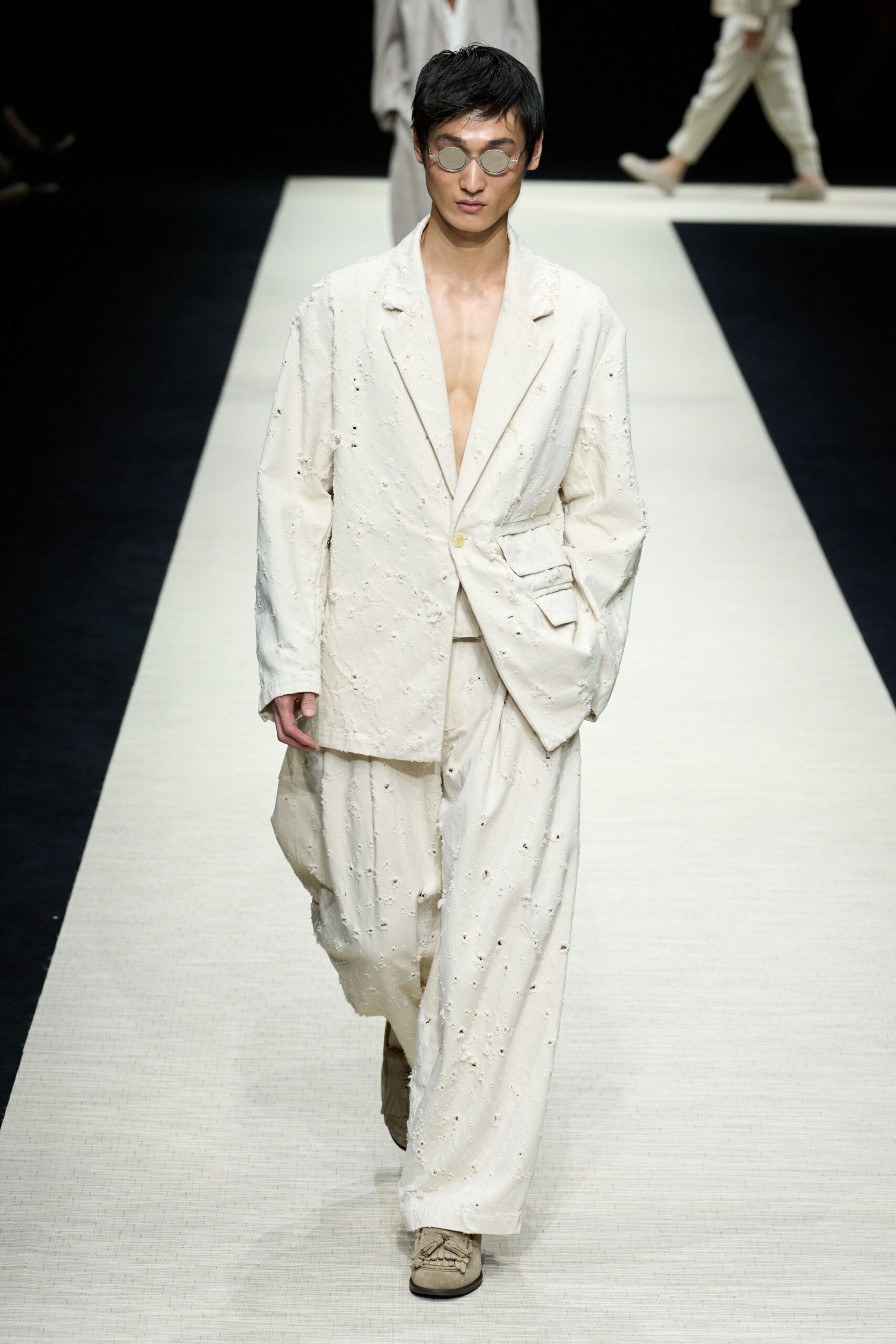 white cotton long-sleeve collared relaxed buttoned suit