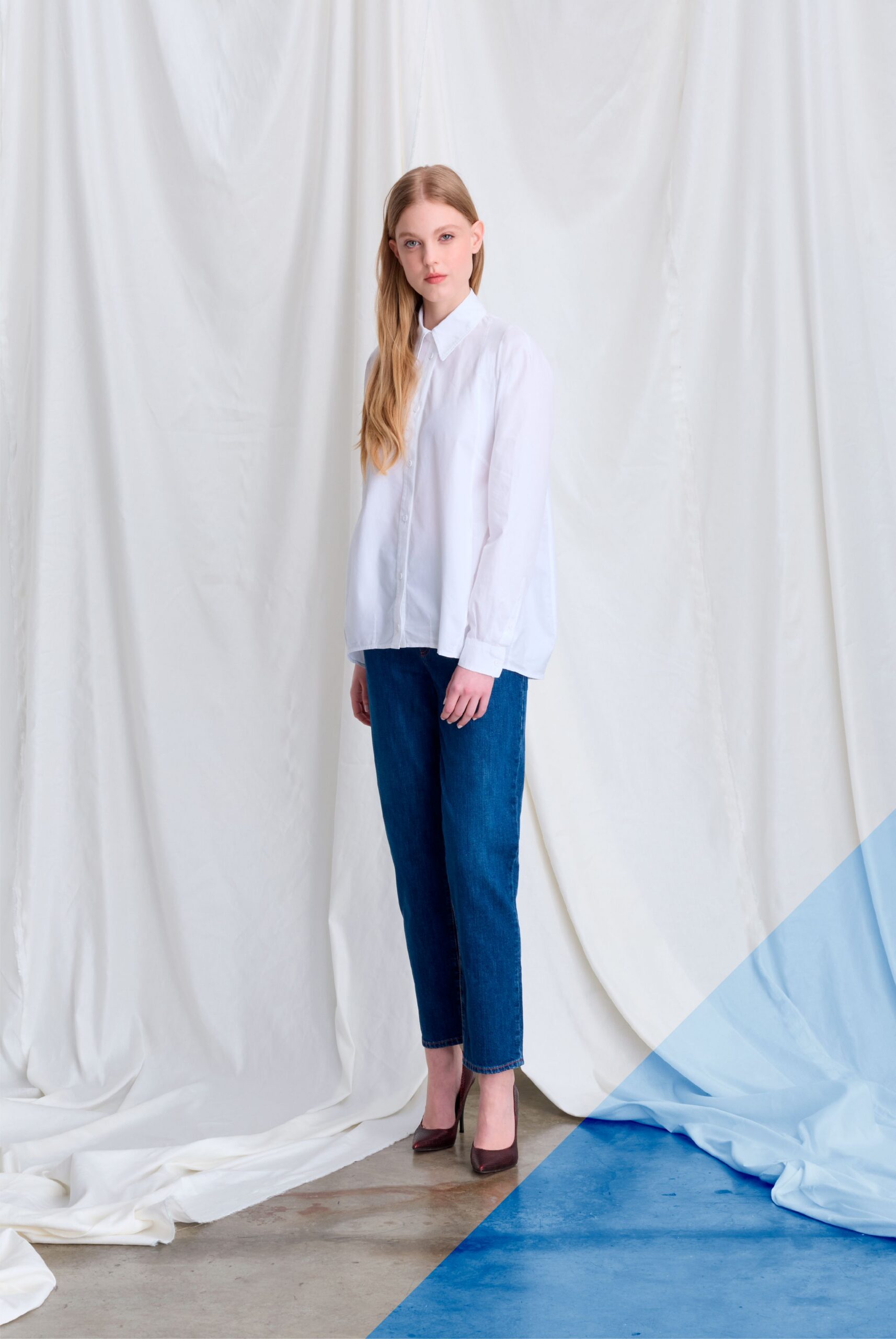 white relaxed shirt with blue jeans