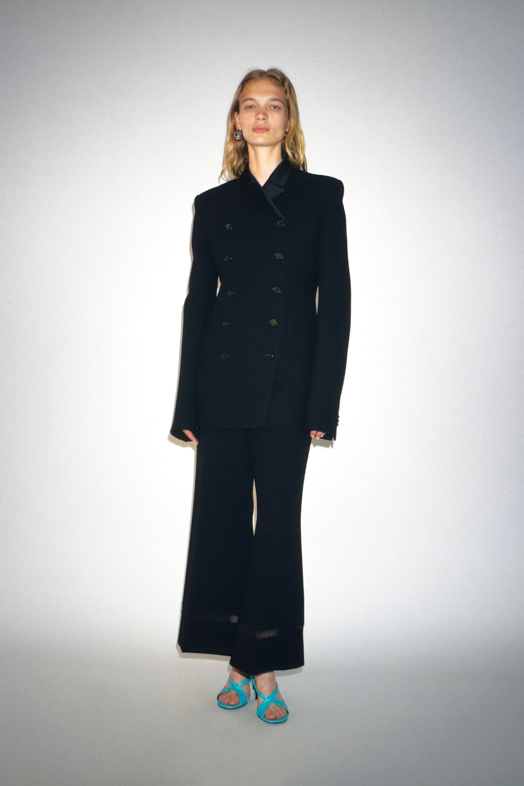 black blazer relaxed pants blue shoes