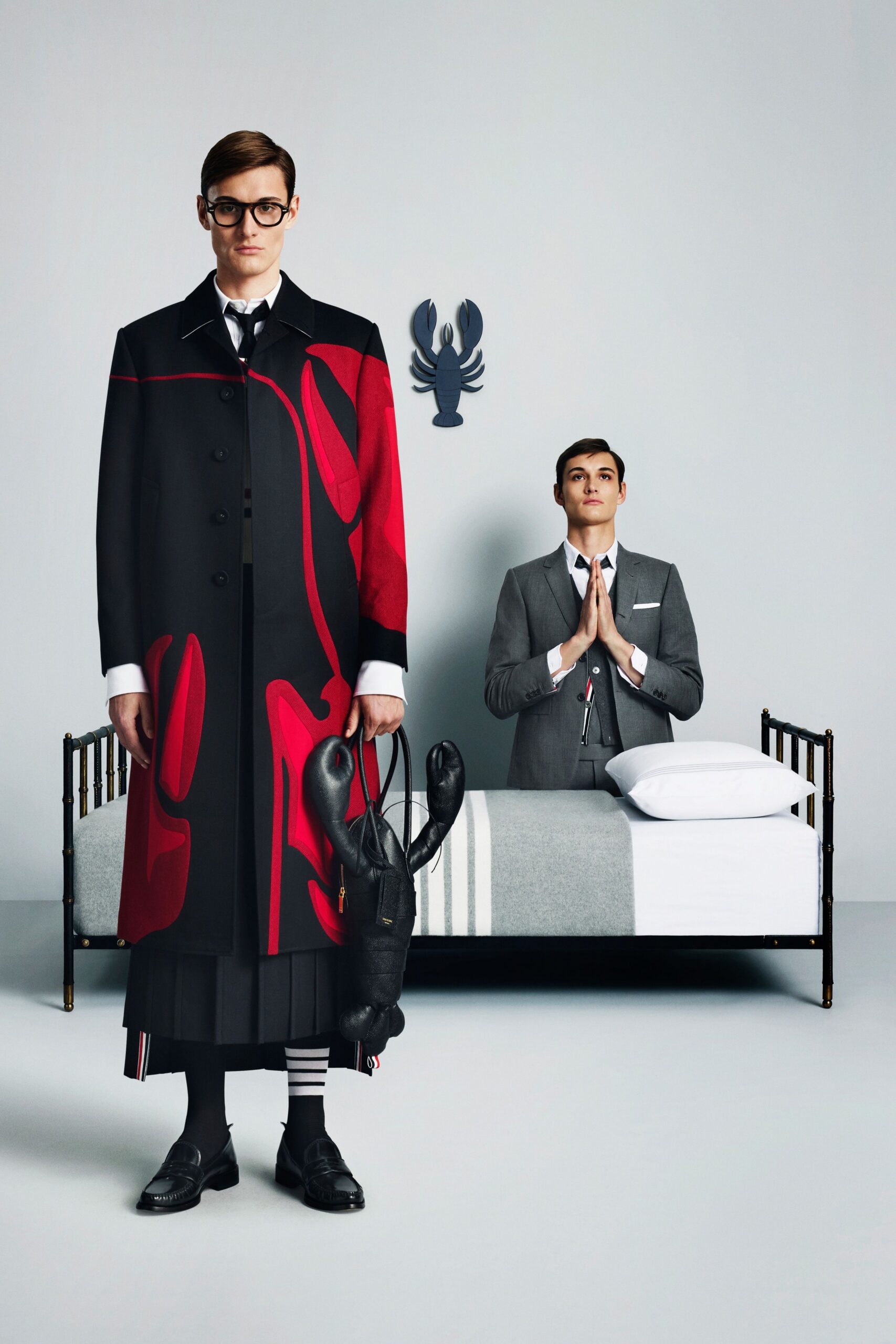 black wool long-sleeve collared fitted printed coat
