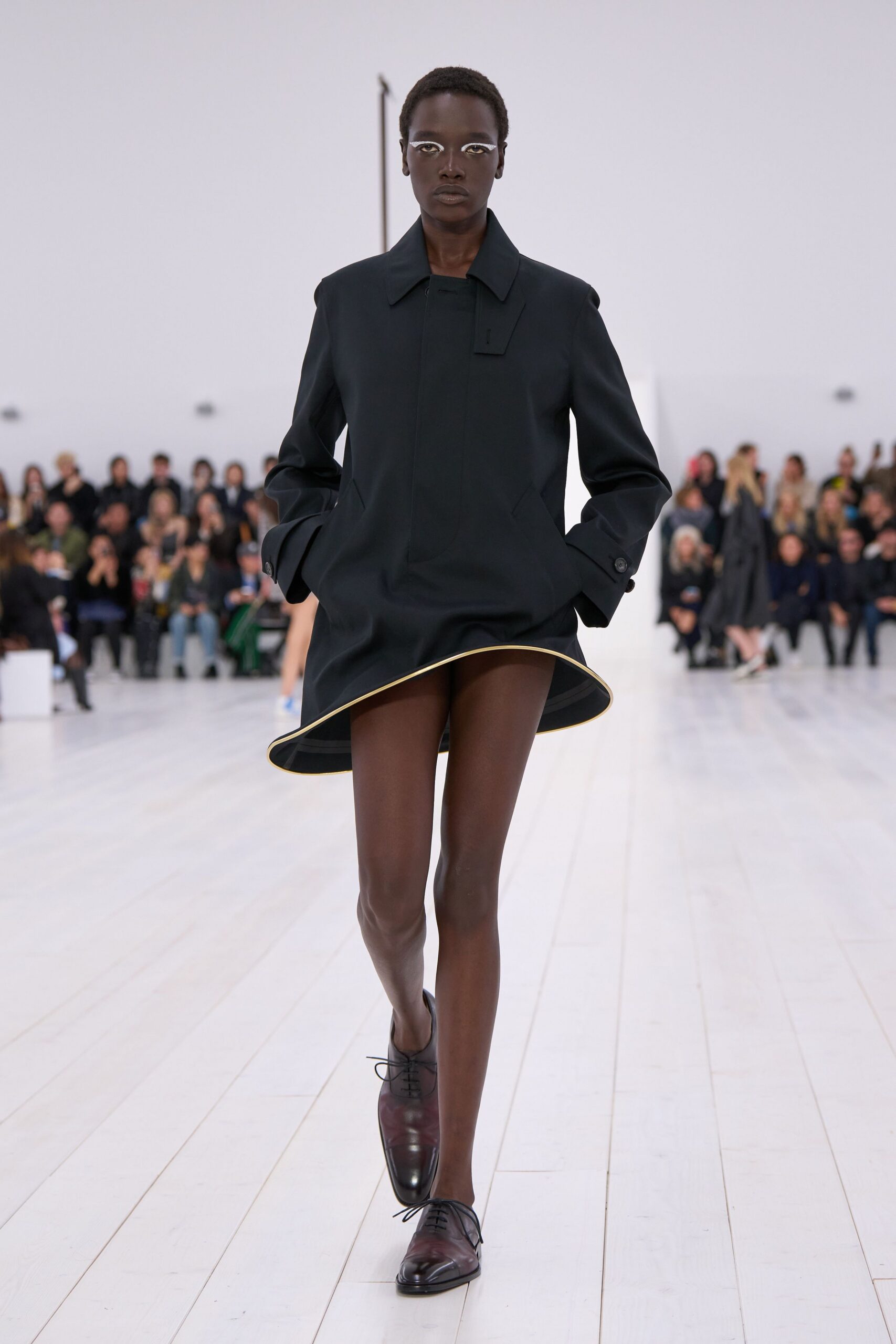 black cotton long-sleeve collared fitted zippered short coat