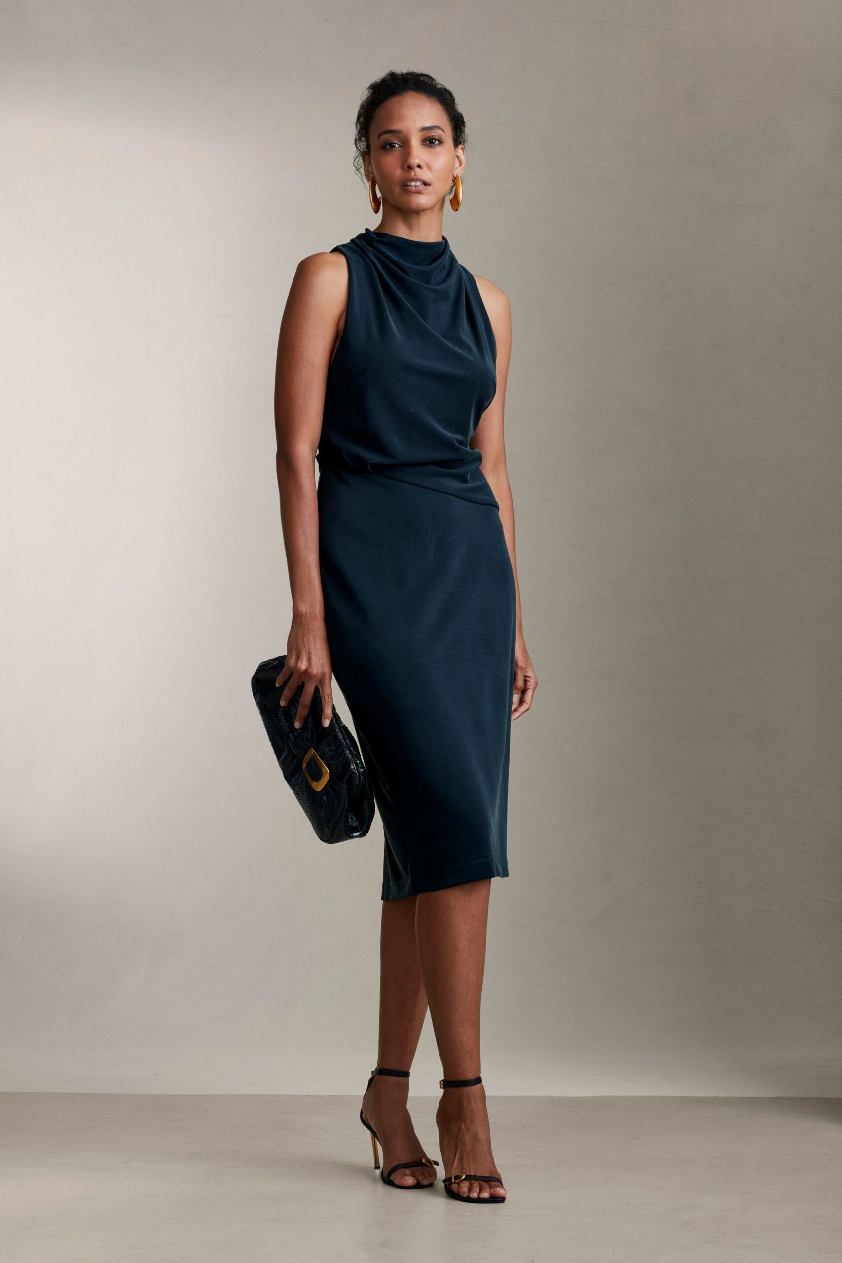 black fitted sleeveless dress