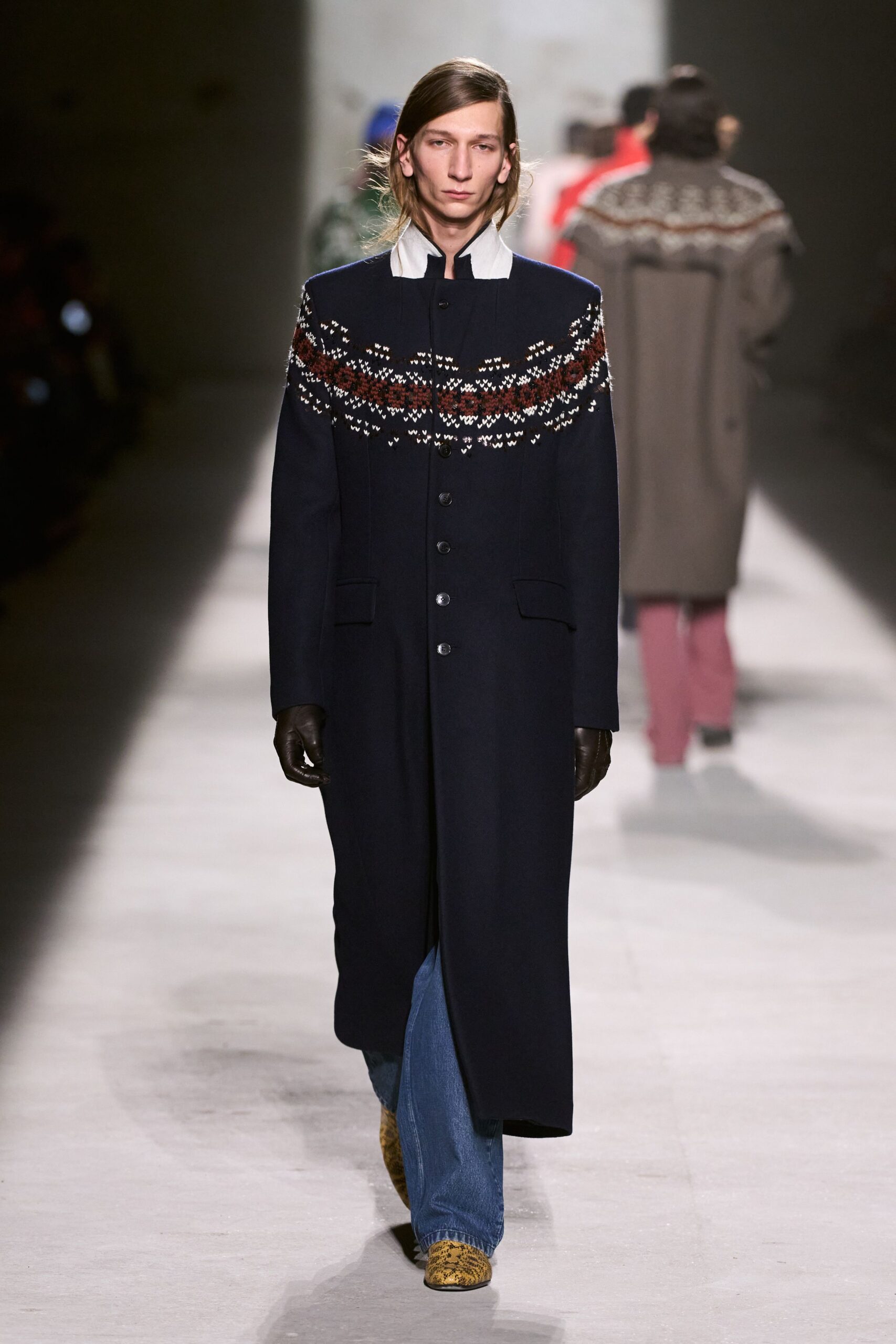 black wool long-sleeve collared fitted buttoned embroidered coat