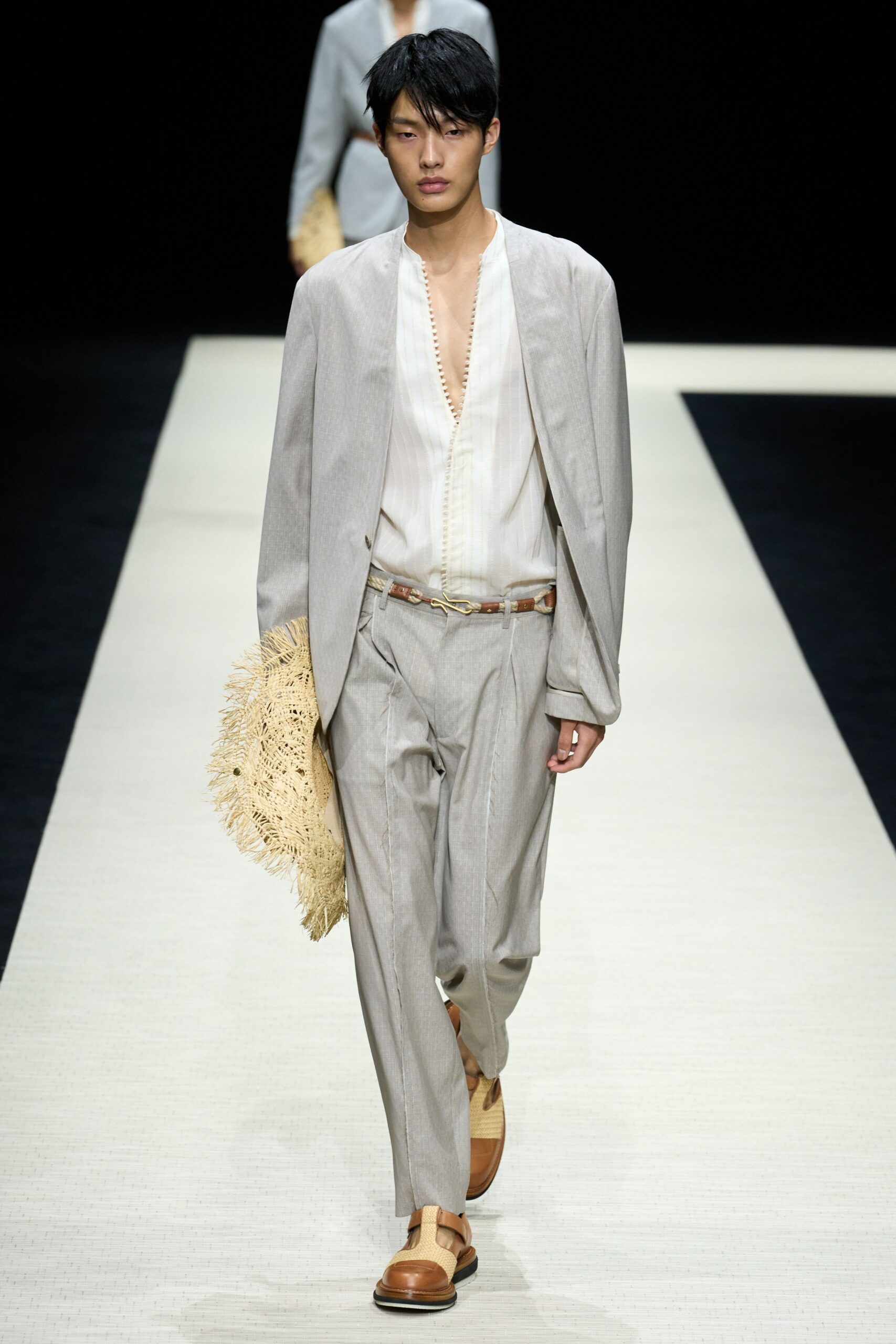 gray cotton long-sleeve collared relaxed buttoned suit