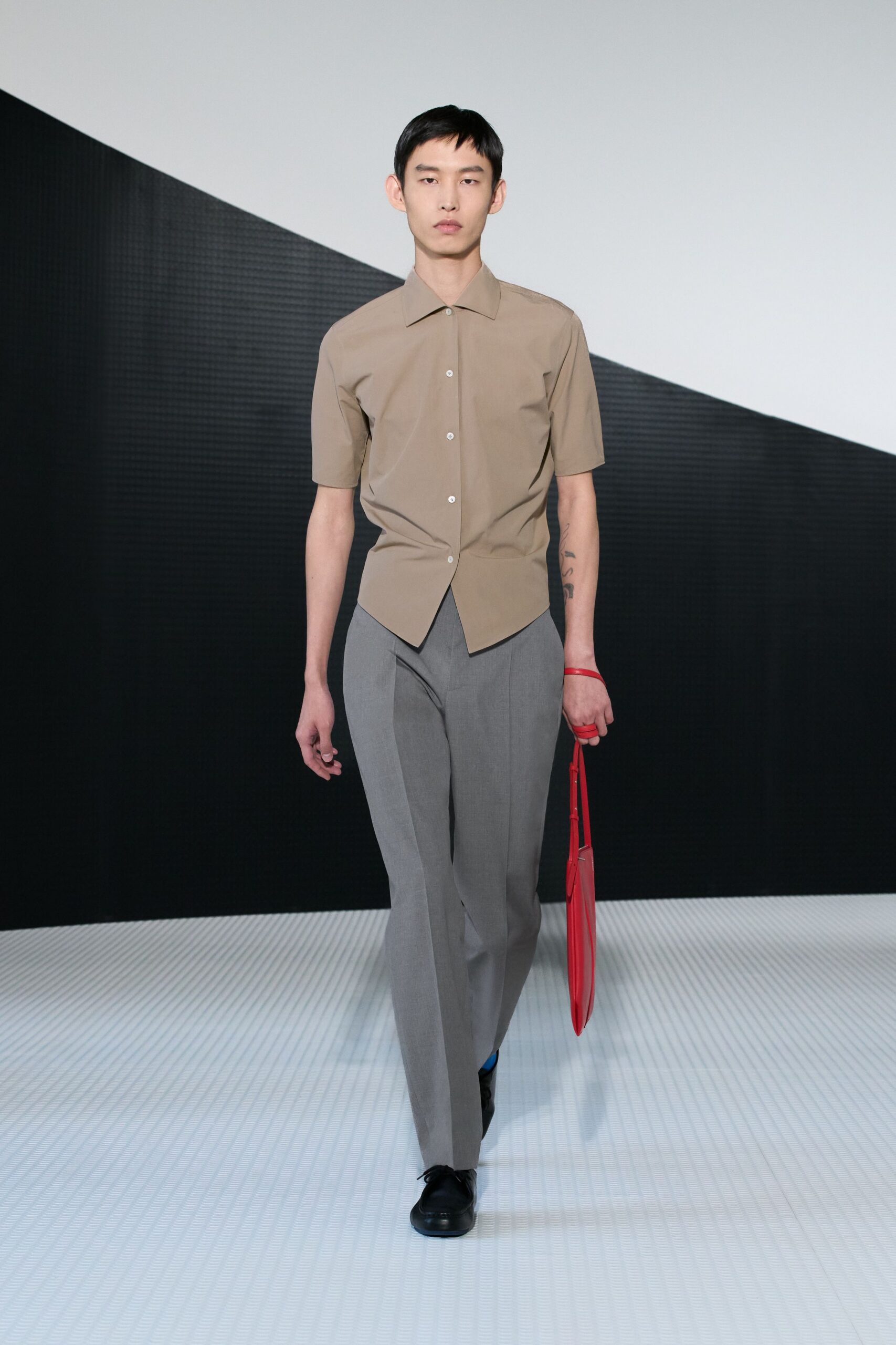 beige shirt gray pants black shoes red bag