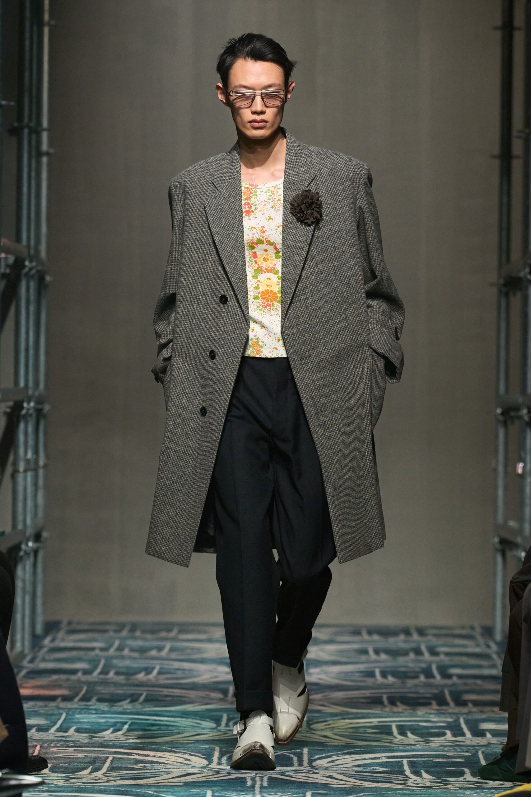 gray wool long-sleeve collared oversized checked coat