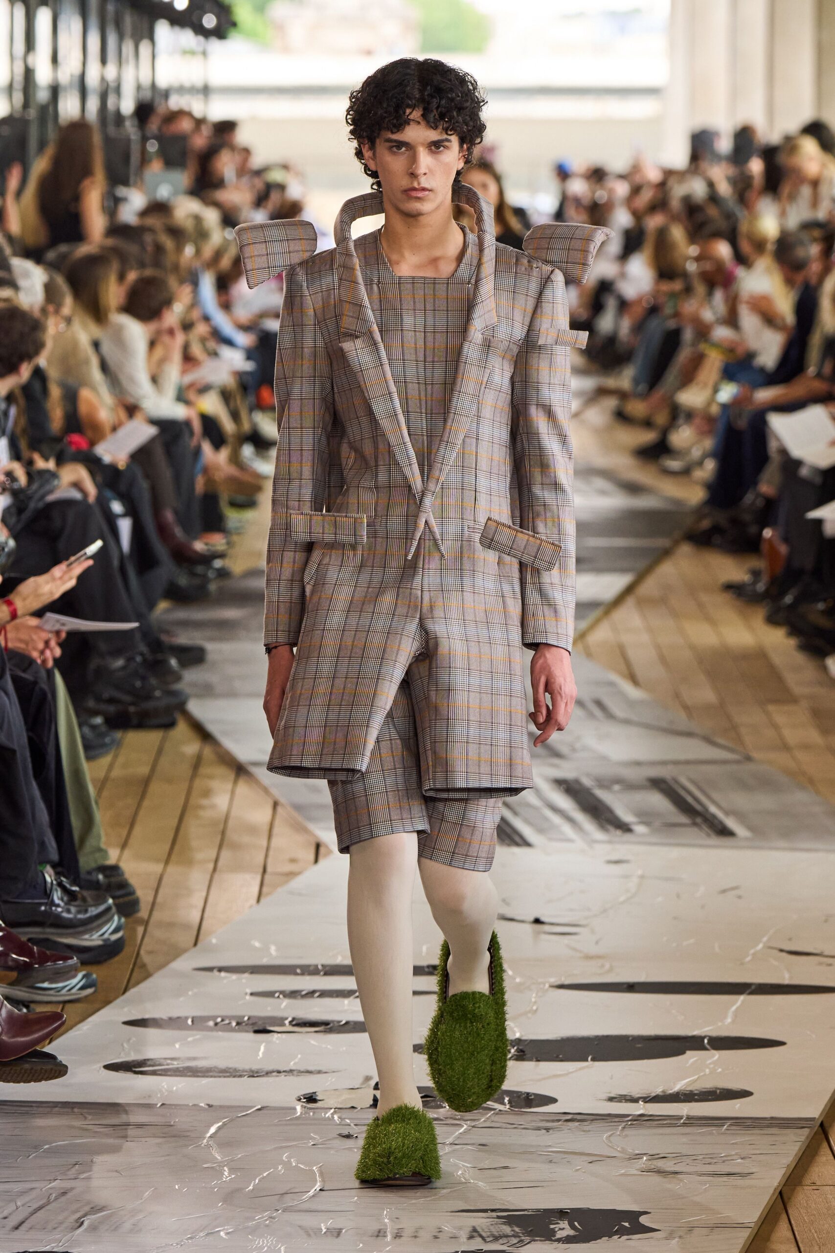 beige cotton short-sleeve collared structured checked buttoned suit