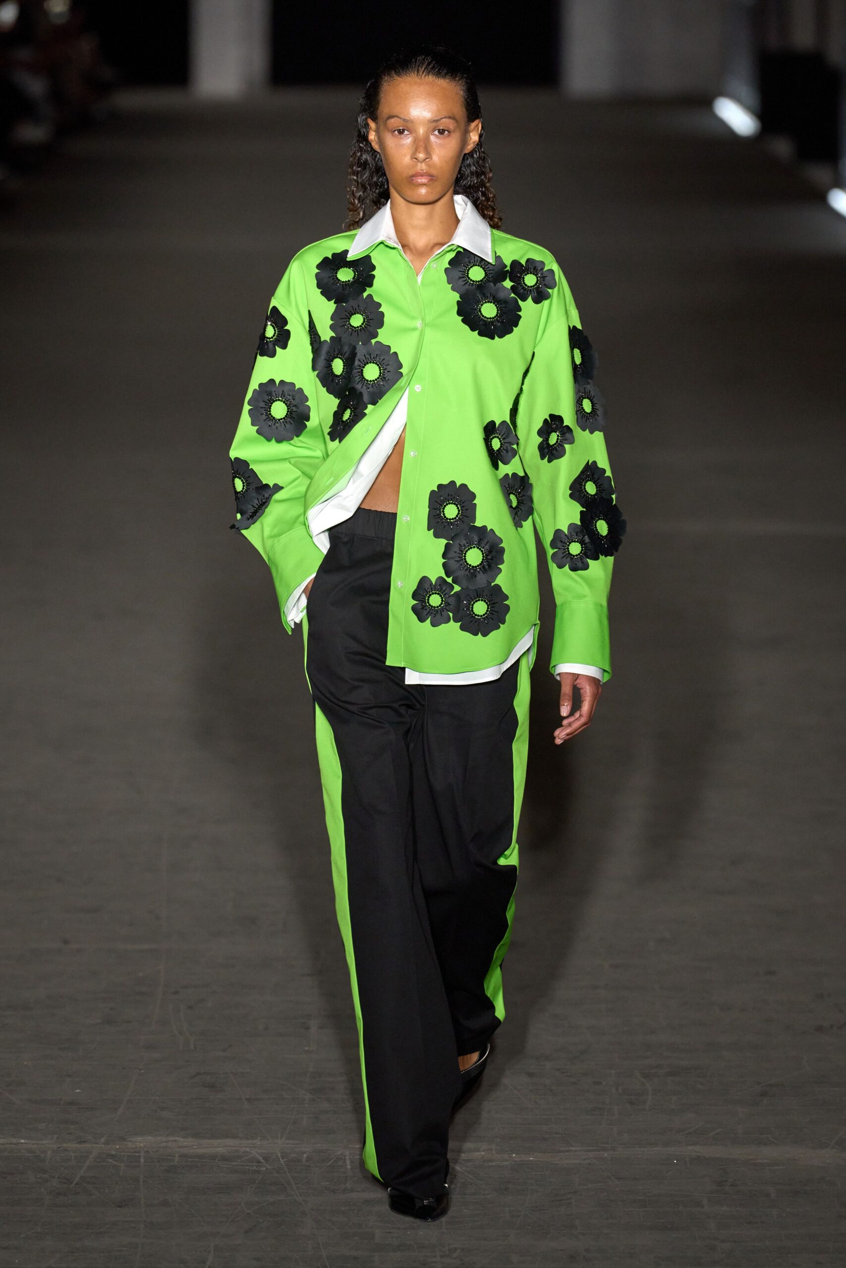 green cotton long-sleeve collared relaxed embroidered shirt