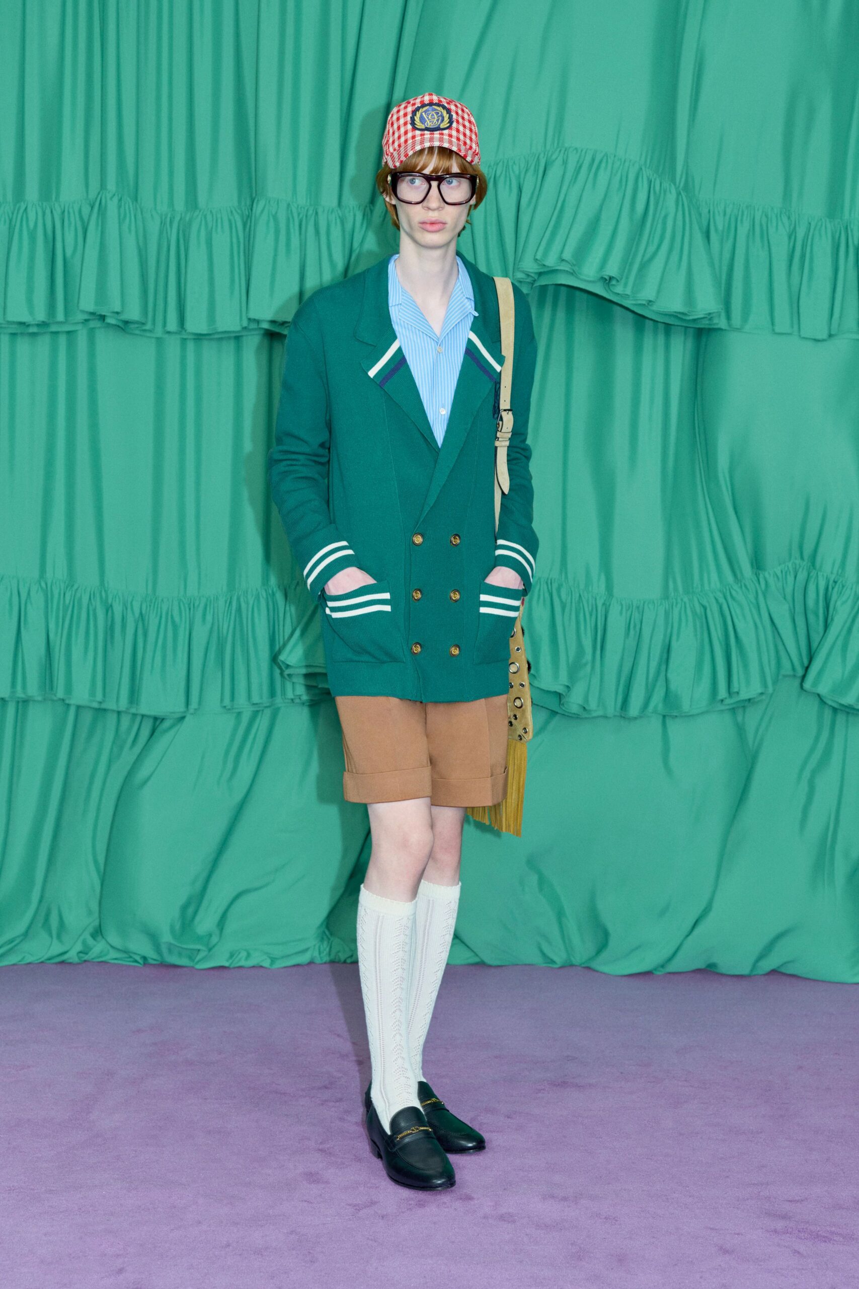 green long-sleeve collared fitted buttoned blazer