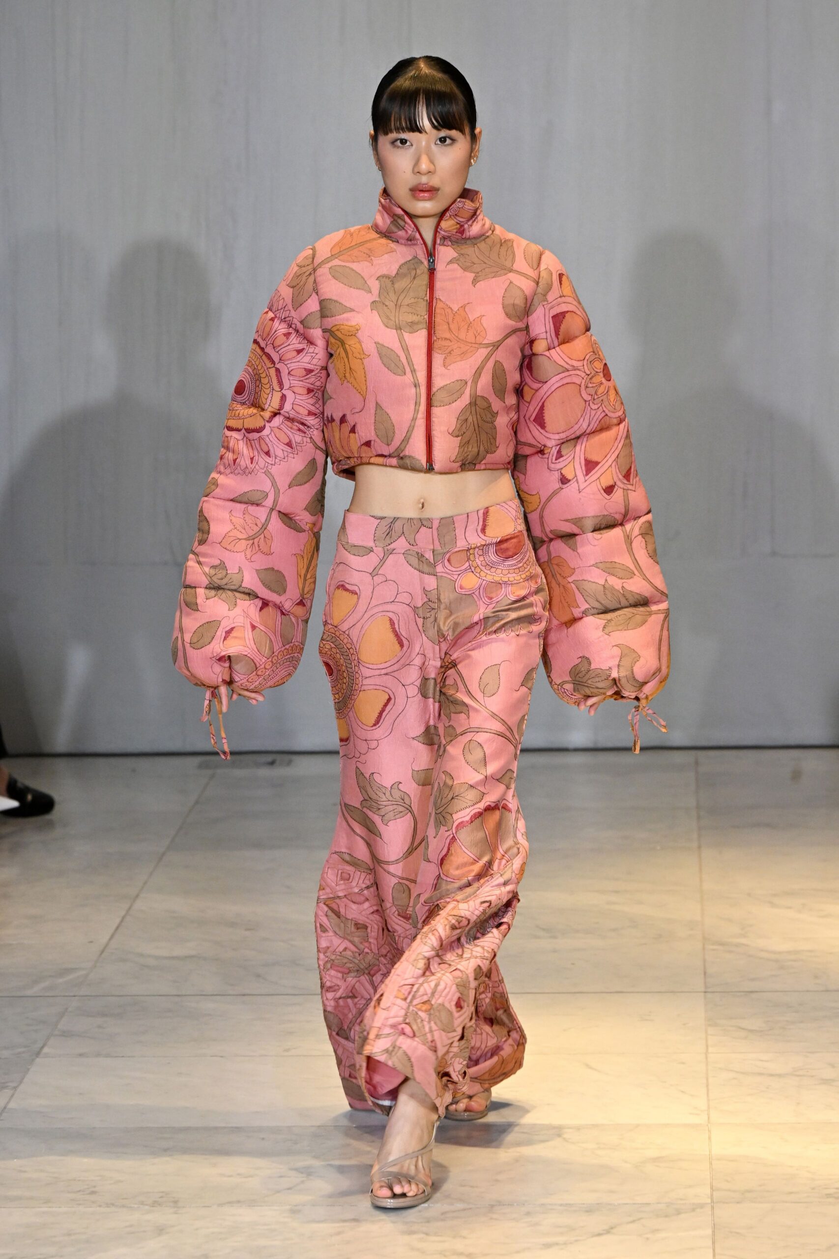 pink cotton long-sleeve collared fitted floral padded jacket