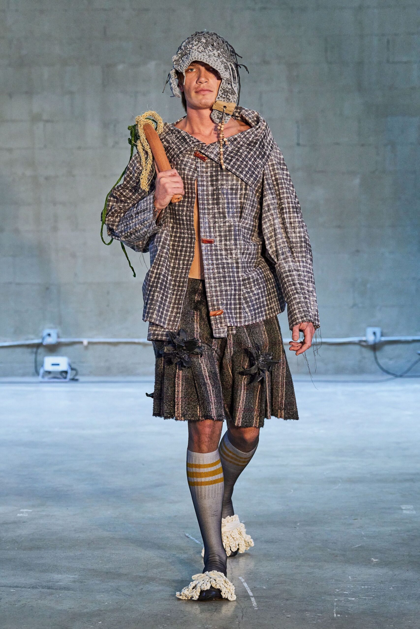 gray cotton long-sleeve collared relaxed checked buttoned jacket