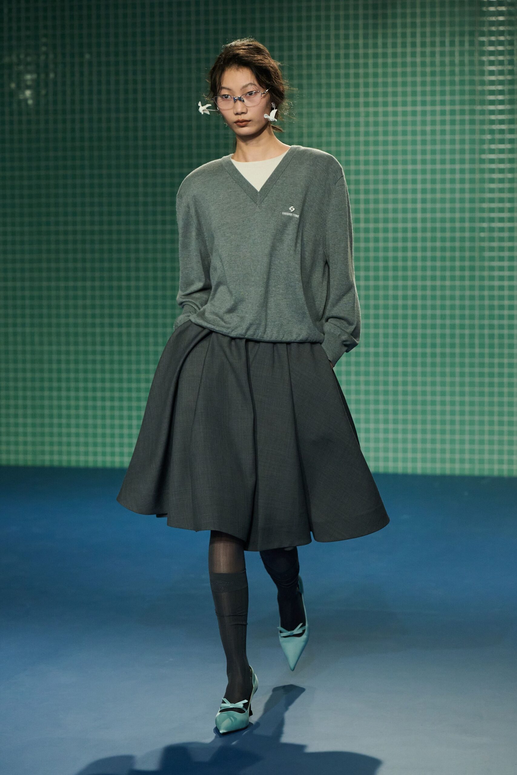 gray relaxed top with black midi skirt
