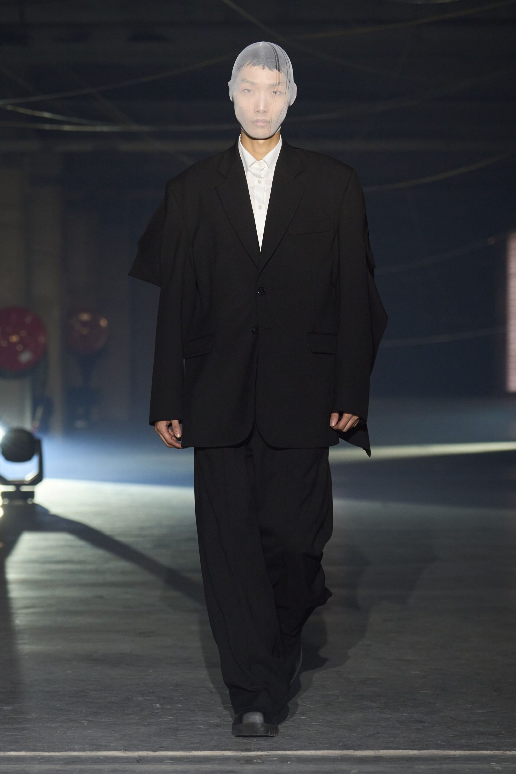 black cotton long-sleeve collared oversized buttoned suit