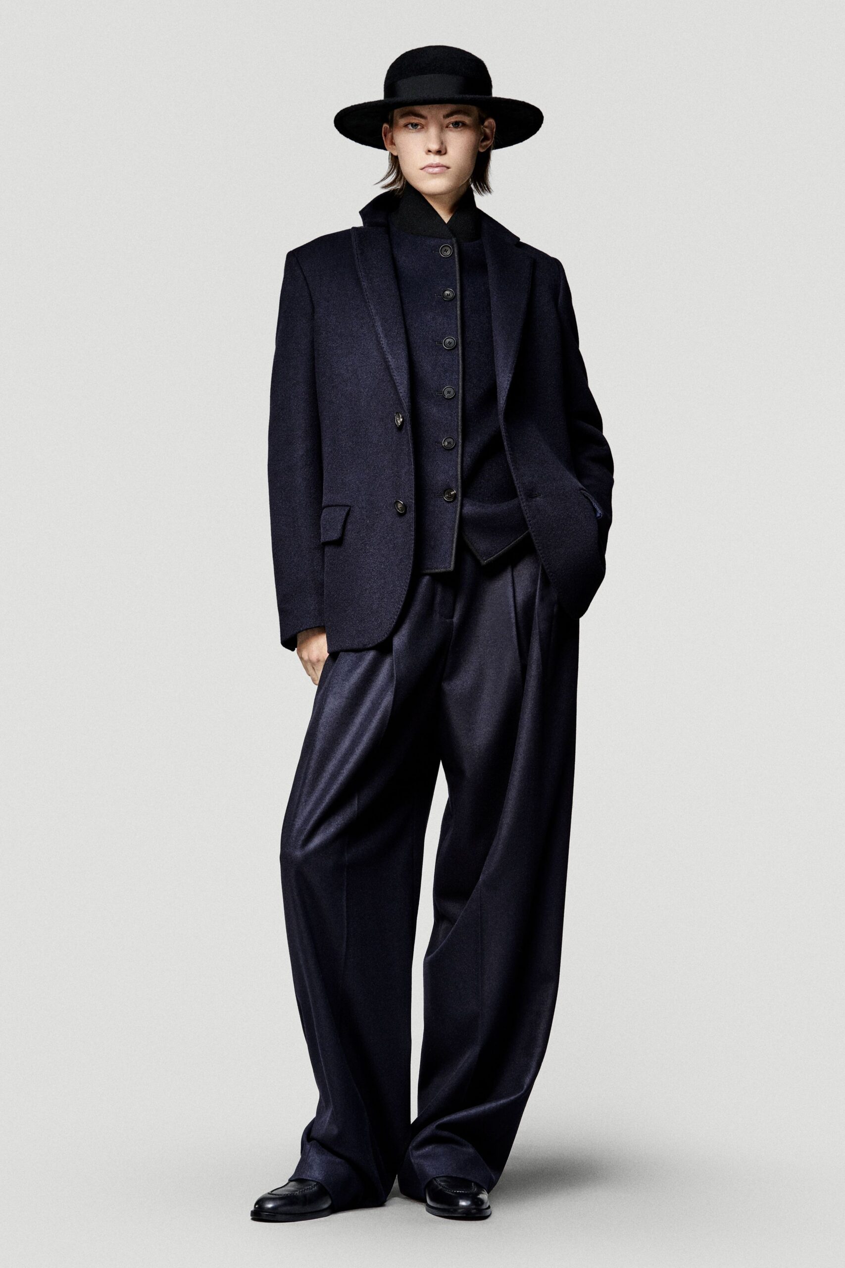 black wool long-sleeve collared tailored buttoned pleated suit
