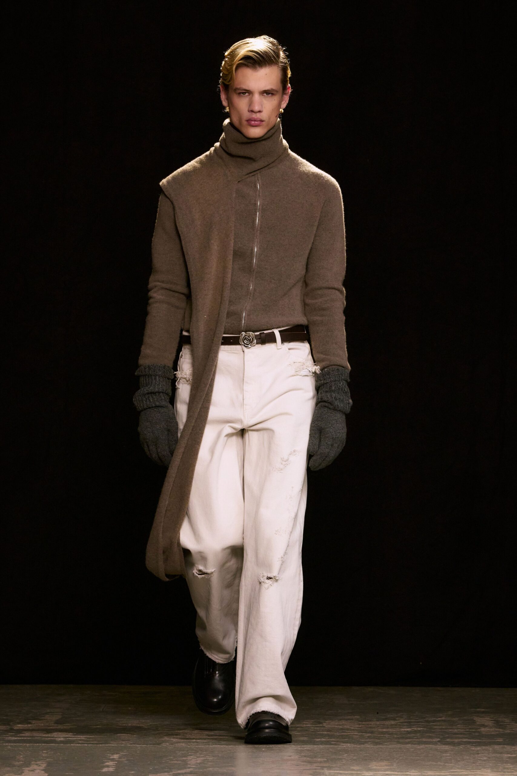 gray wool gloves