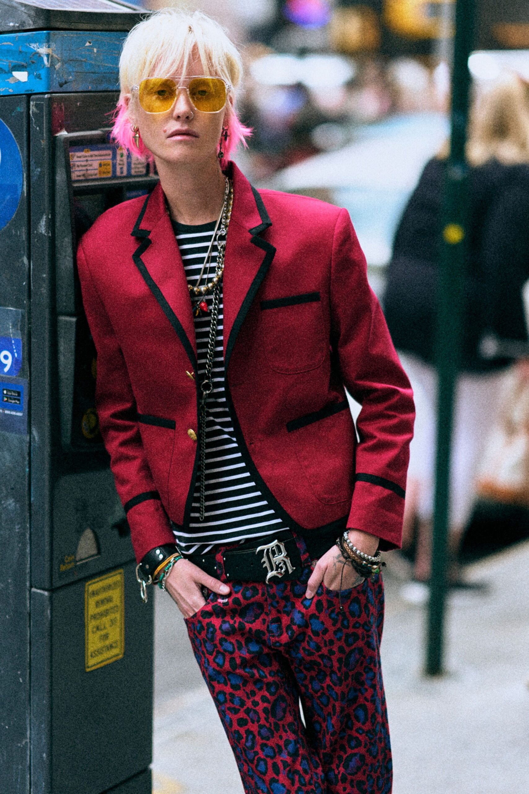 red long-sleeve collared tailored buttoned blazer