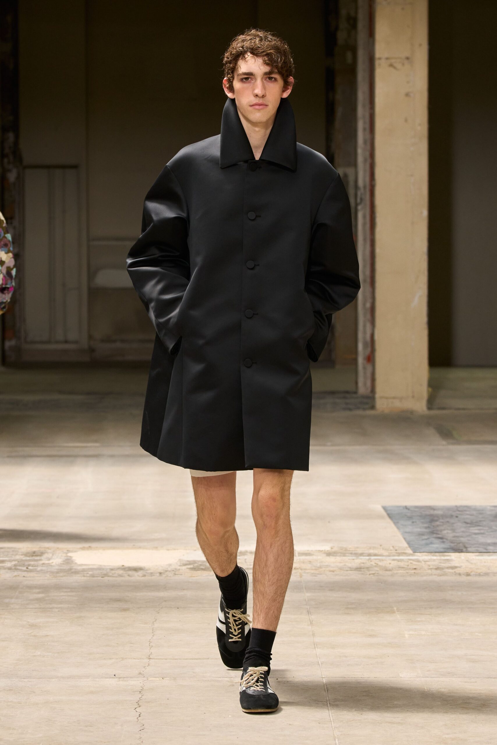 black cotton long-sleeve collared relaxed buttoned short coat