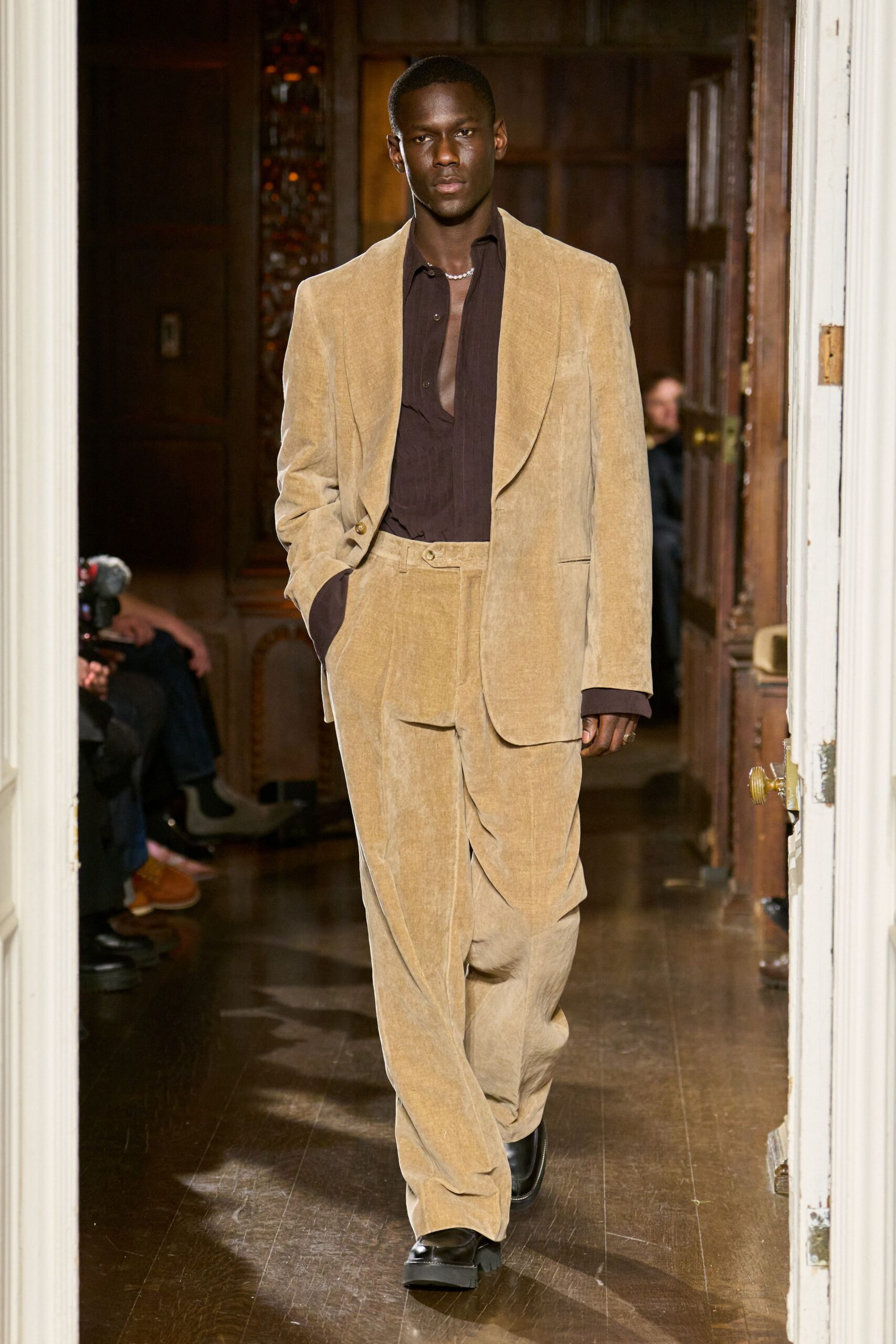 beige cotton relaxed buttoned suit