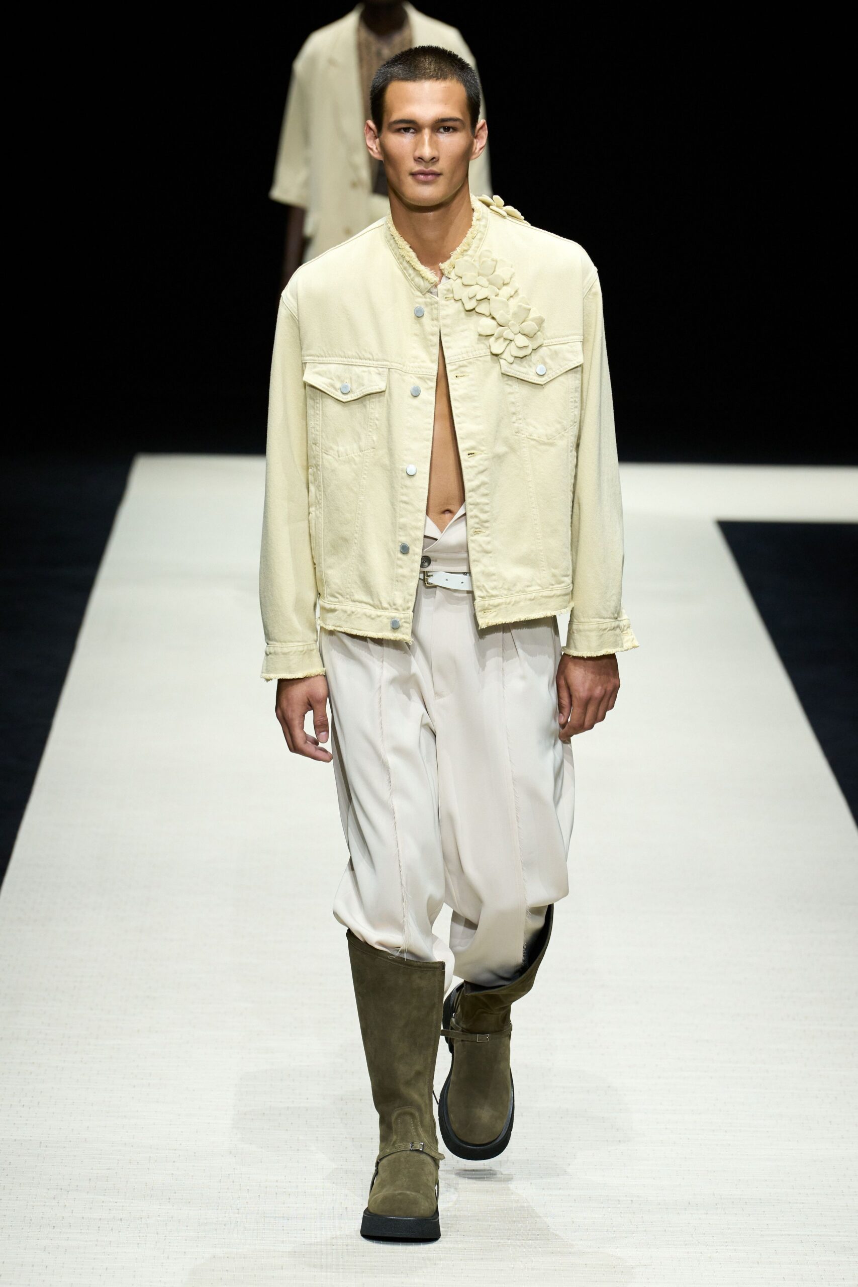 beige cotton long-sleeve collared relaxed buttoned pleated jacket