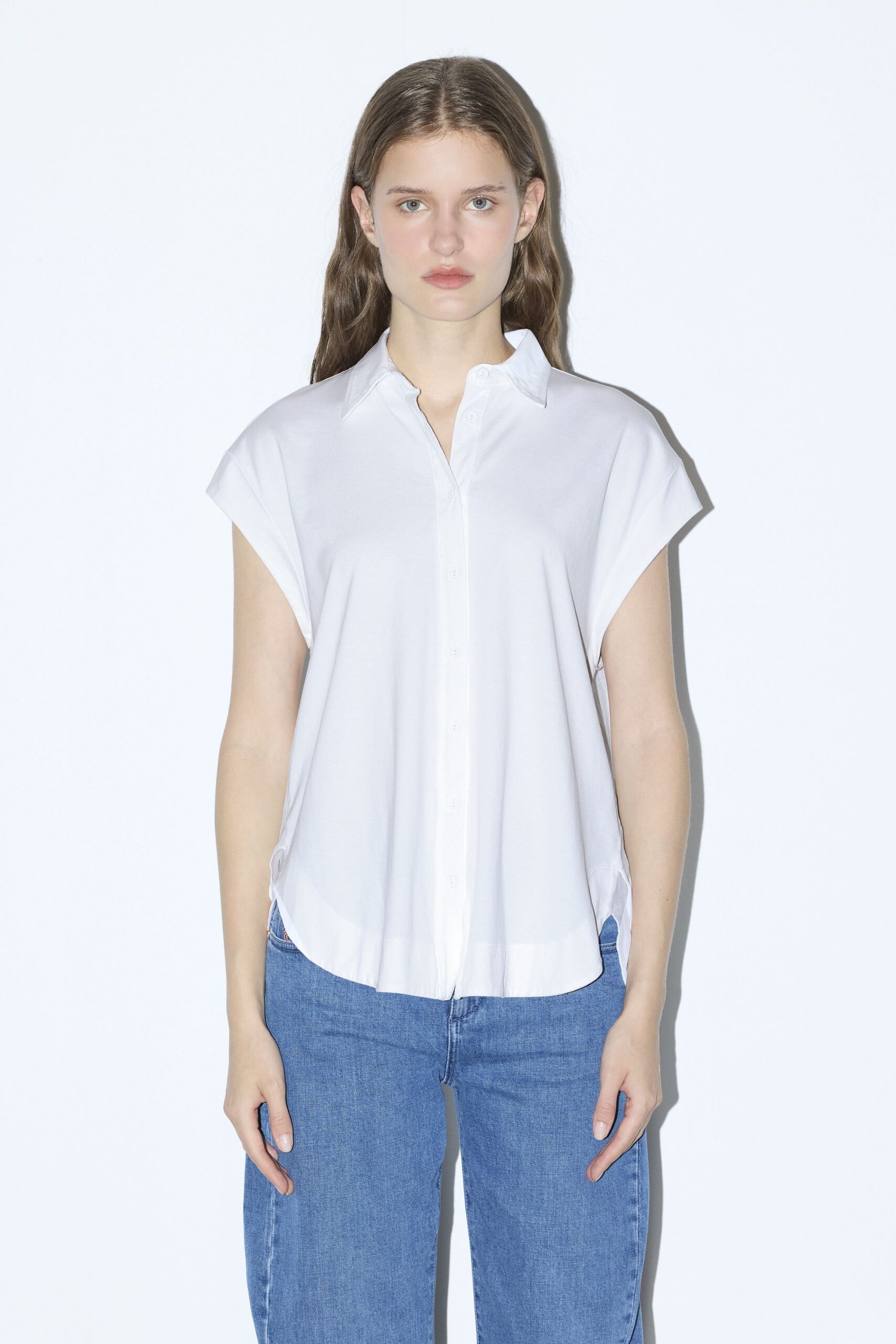 white relaxed shirt and blue jeans
