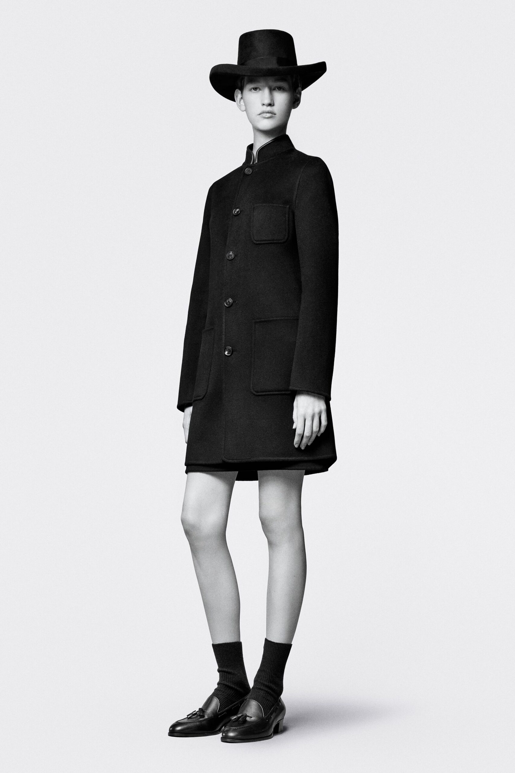 black wool long-sleeve collared fitted buttoned coat