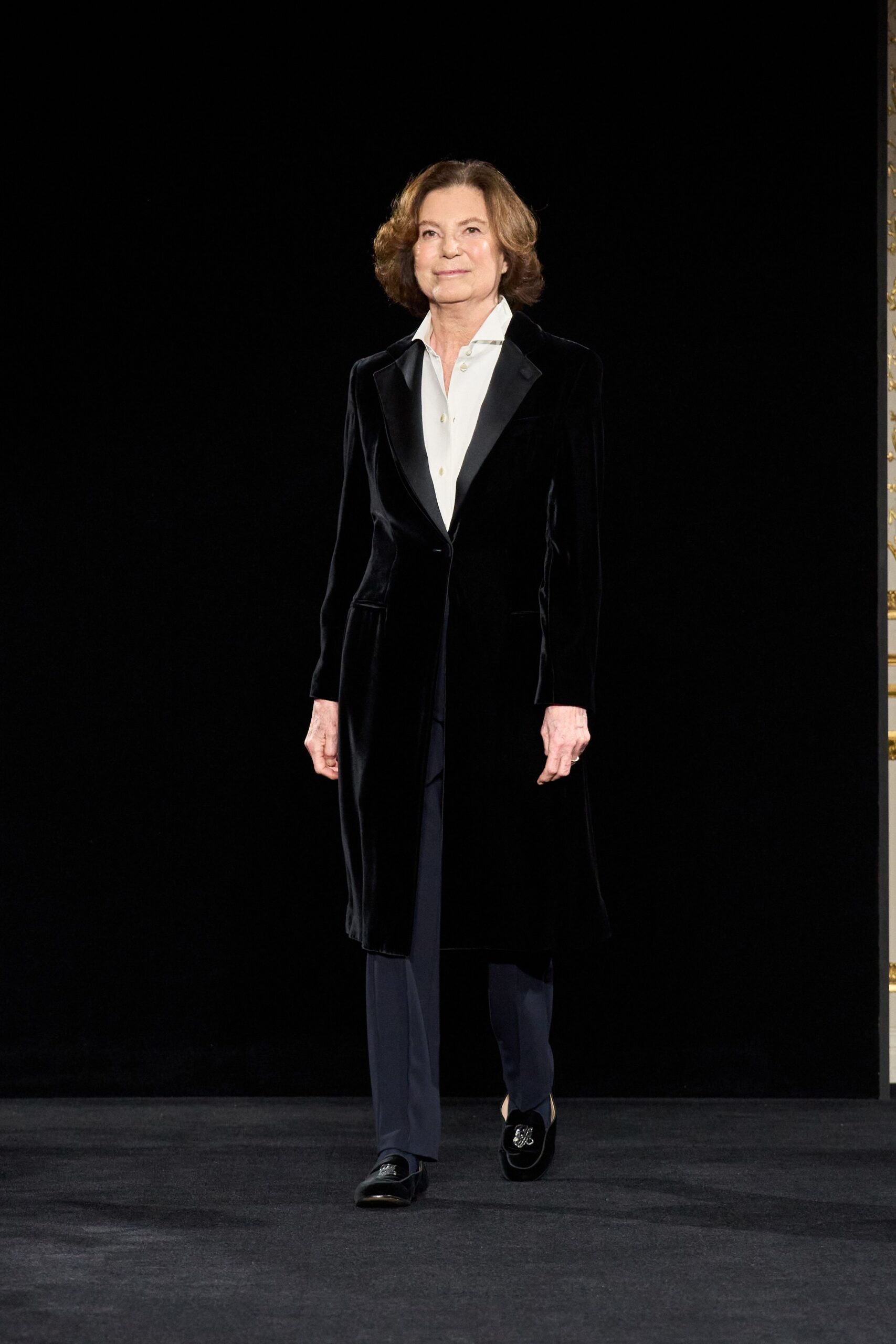 black velvet long-sleeve collared tailored coat