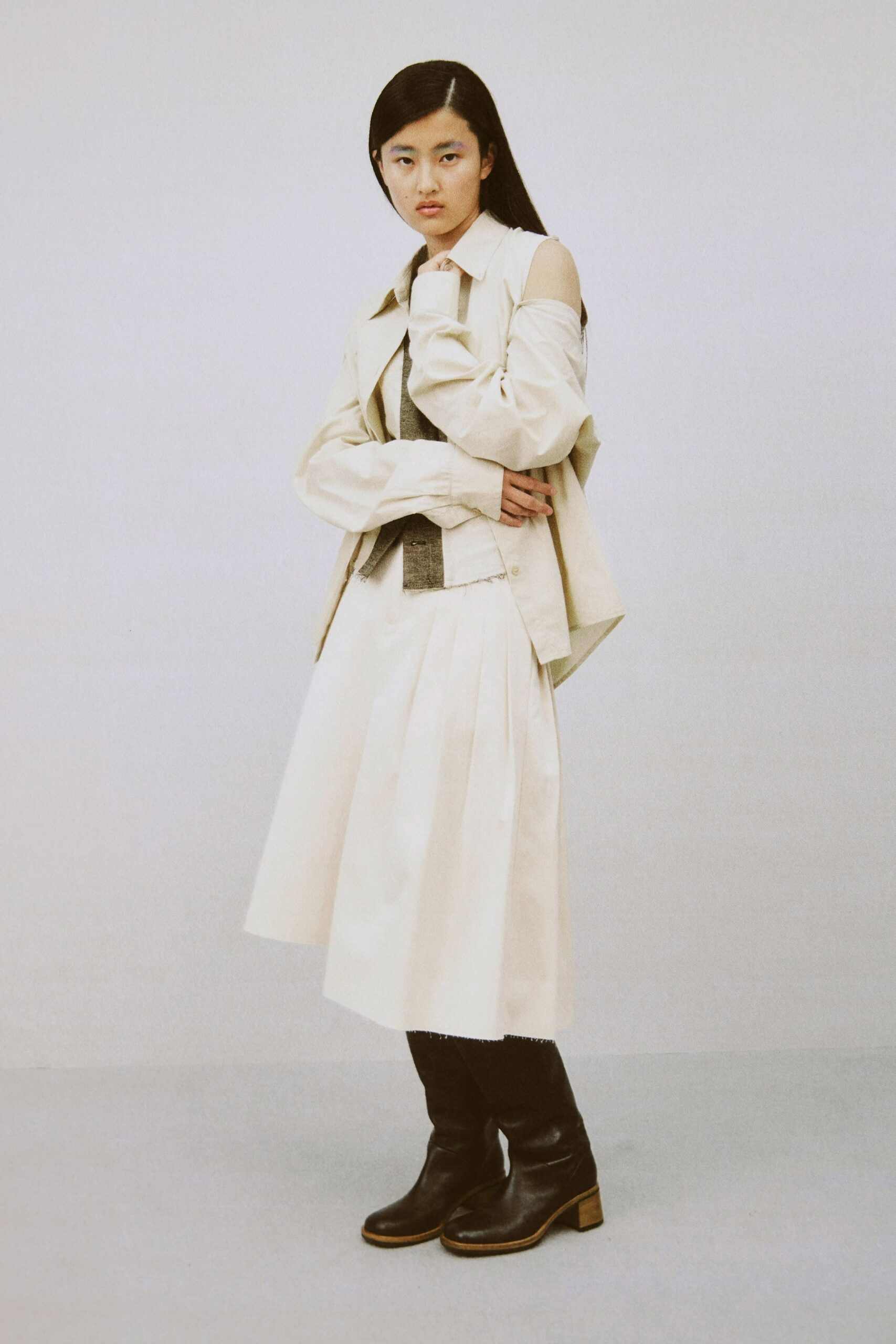 beige jacket gray top white skirt brown boots