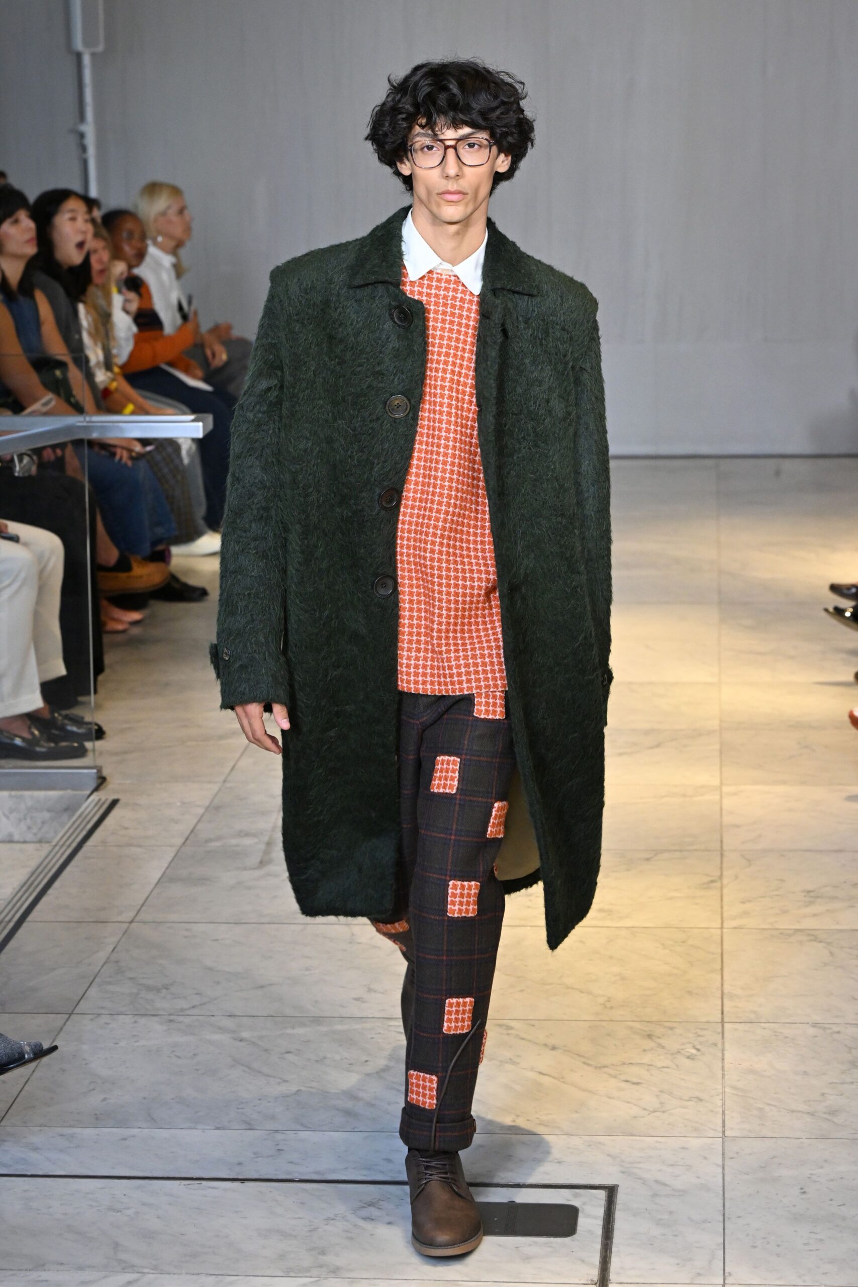 green wool long-sleeve collared relaxed buttoned coat