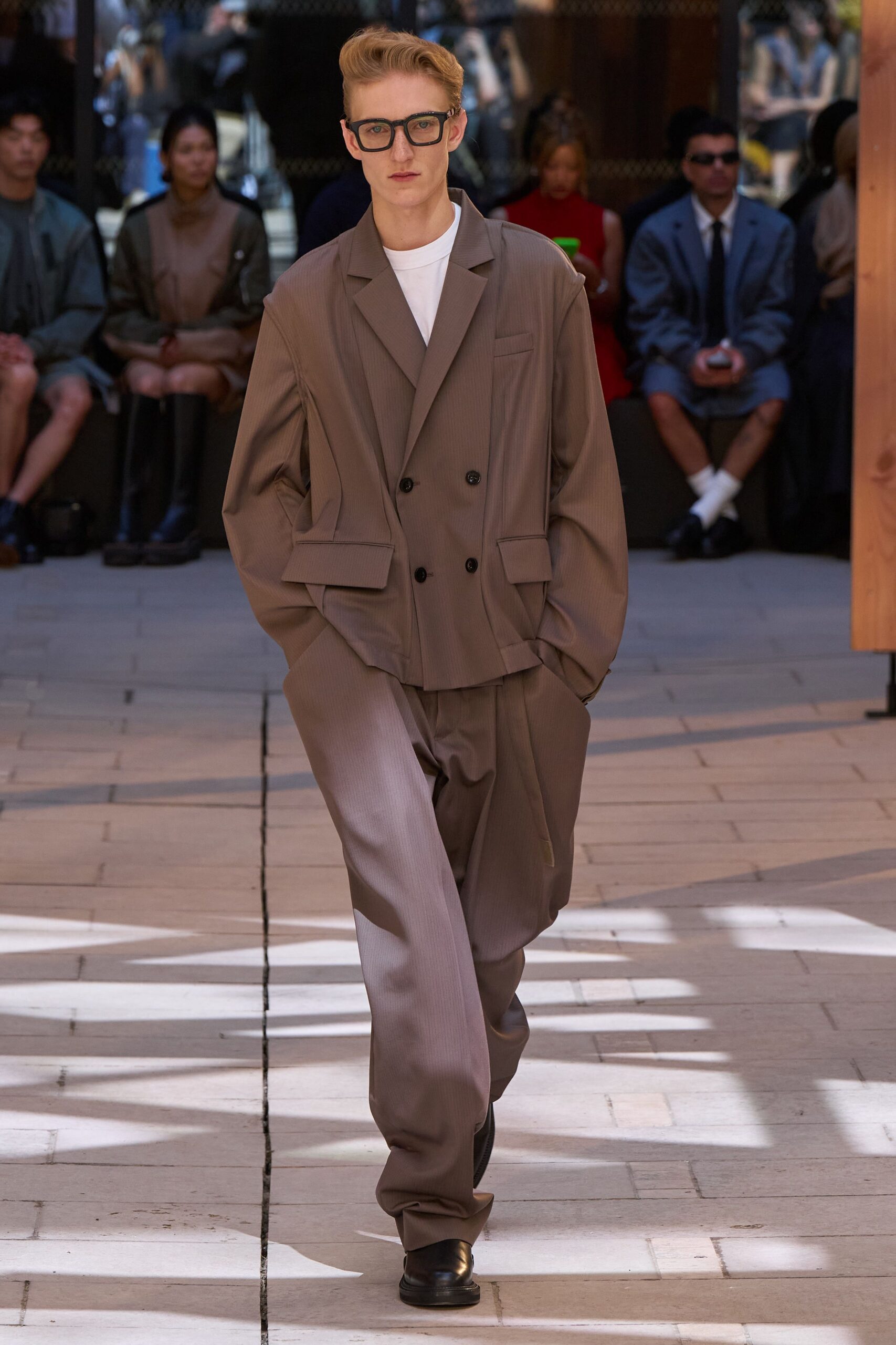 brown cotton long-sleeve collared relaxed buttoned suit