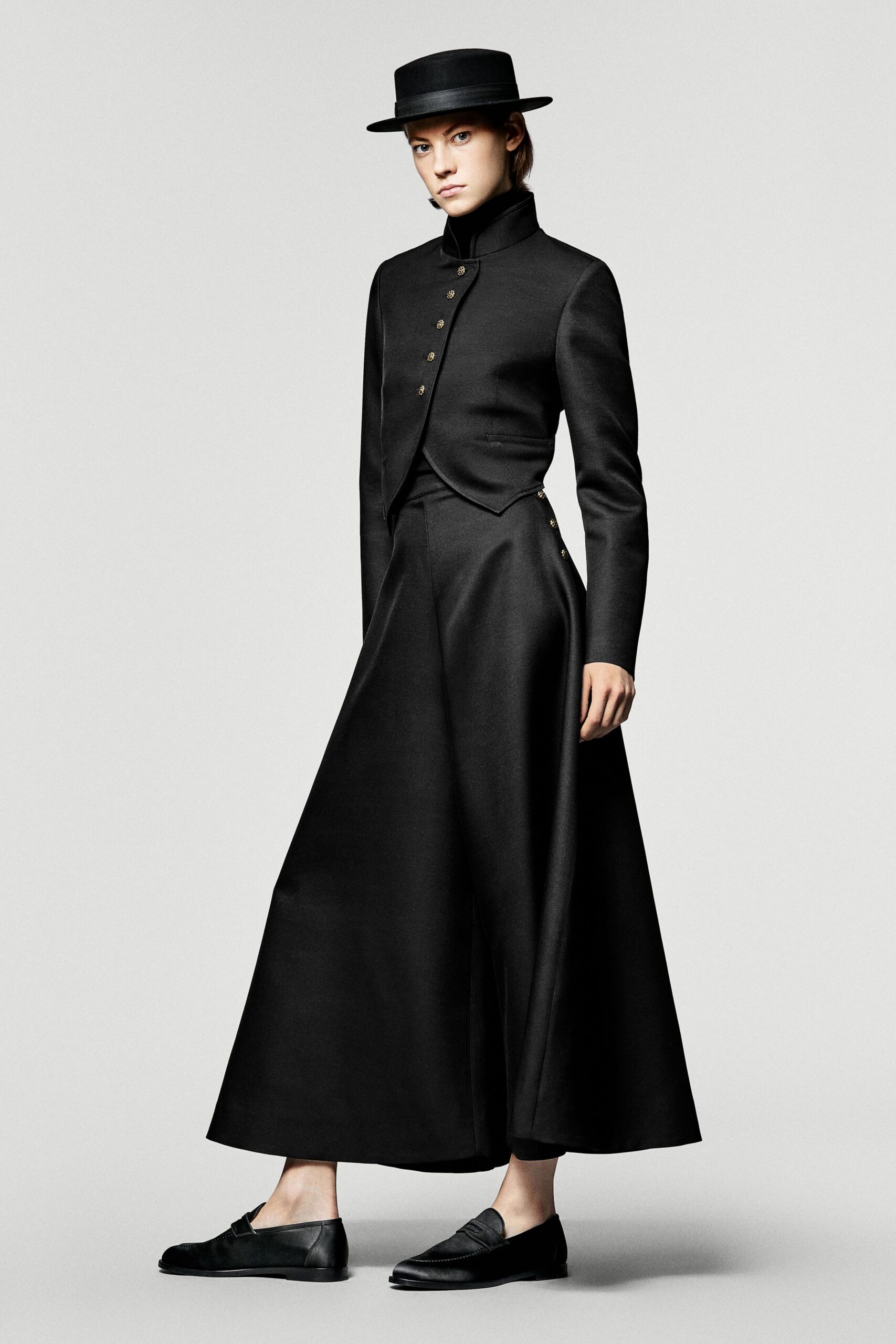 black wool long-sleeve collared fitted buttoned blazer