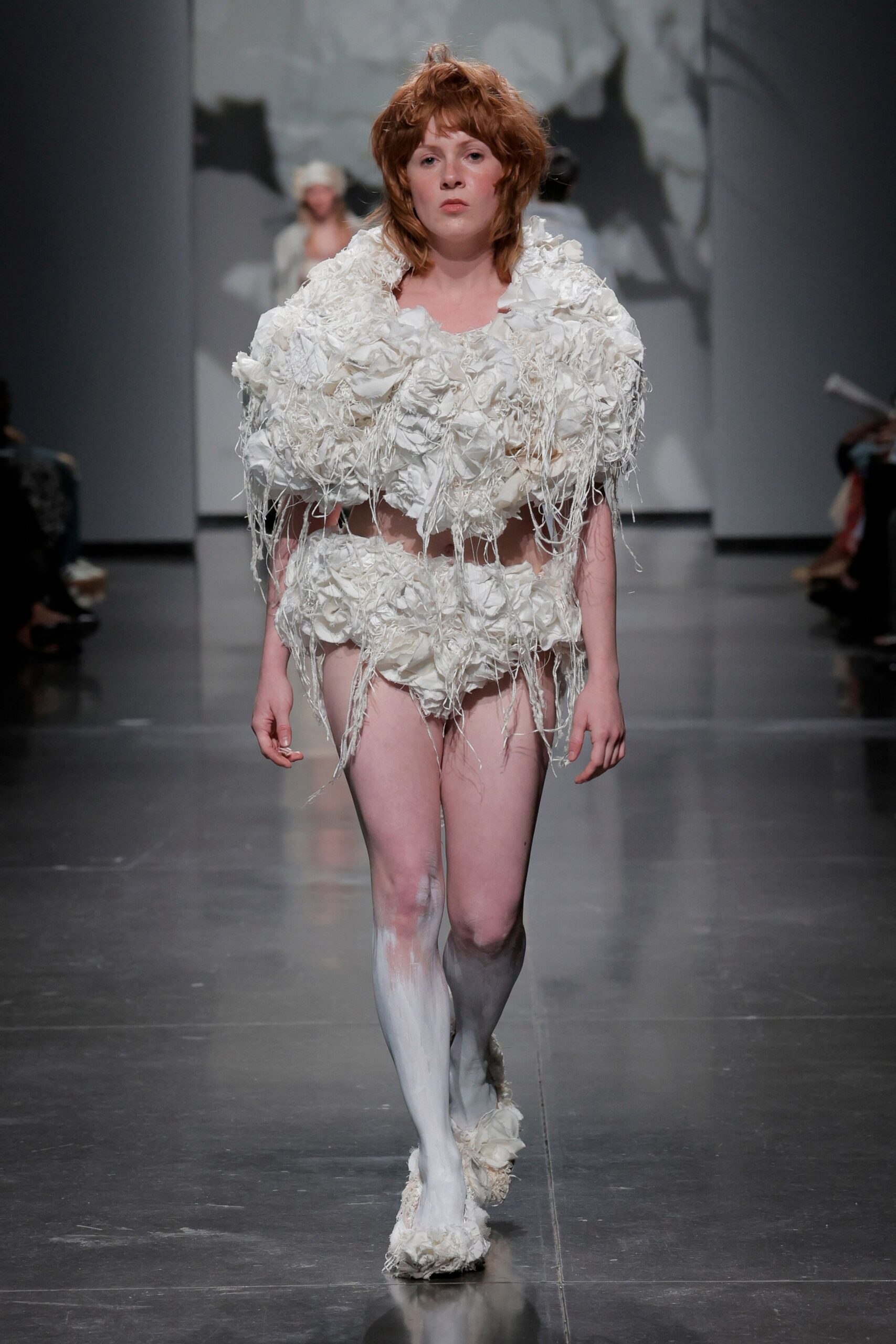 white cotton fitted ruffled short shorts