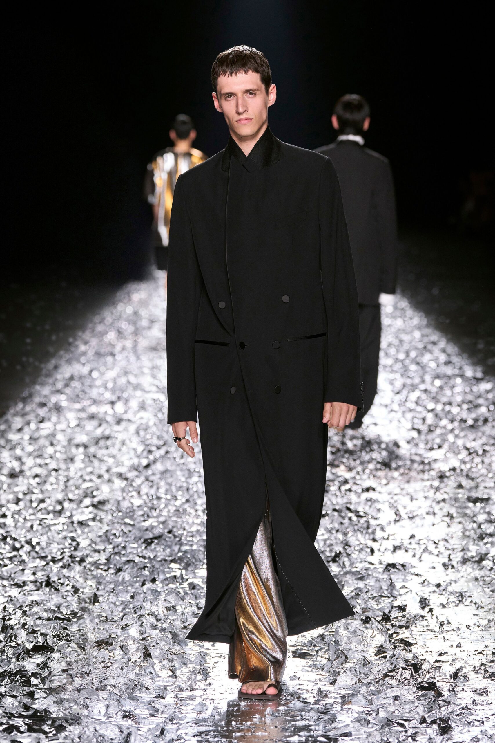 black wool long-sleeve collared relaxed buttoned maxi coat