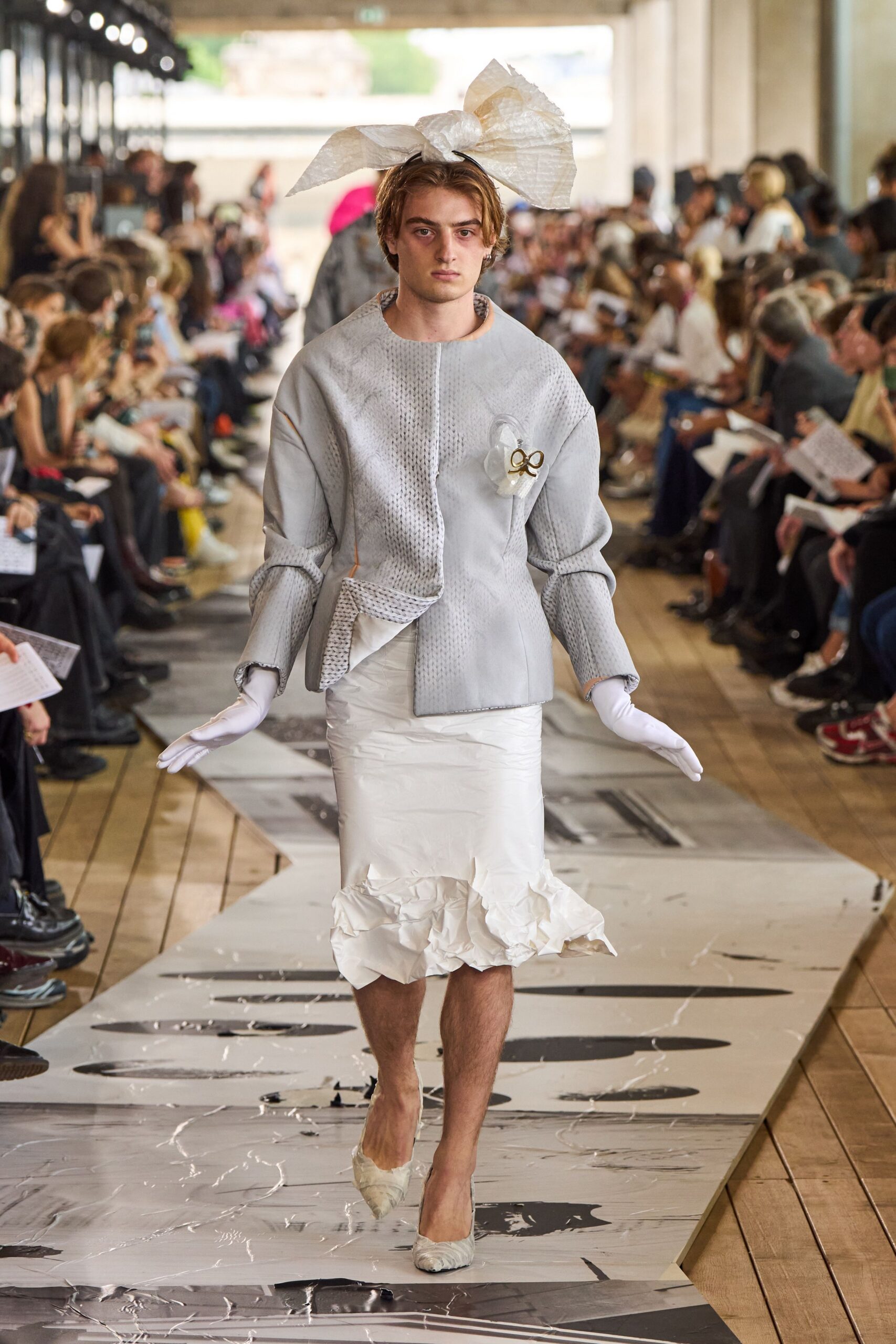 gray cotton long-sleeve collared structured pleated jacket